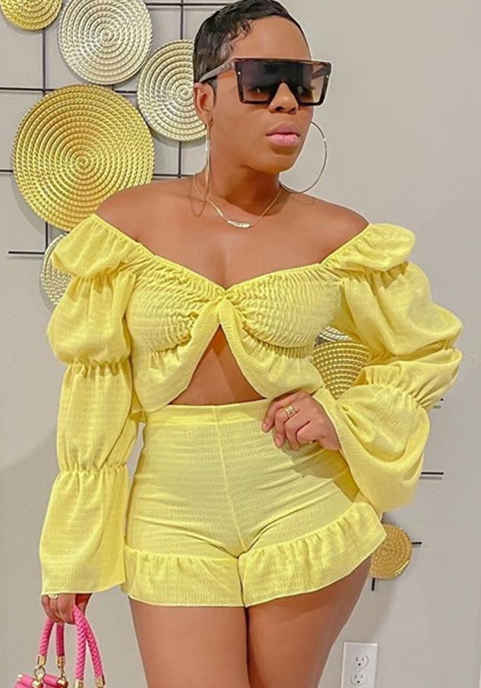 Sexy women's blouse with piled sleeves and pleated suit