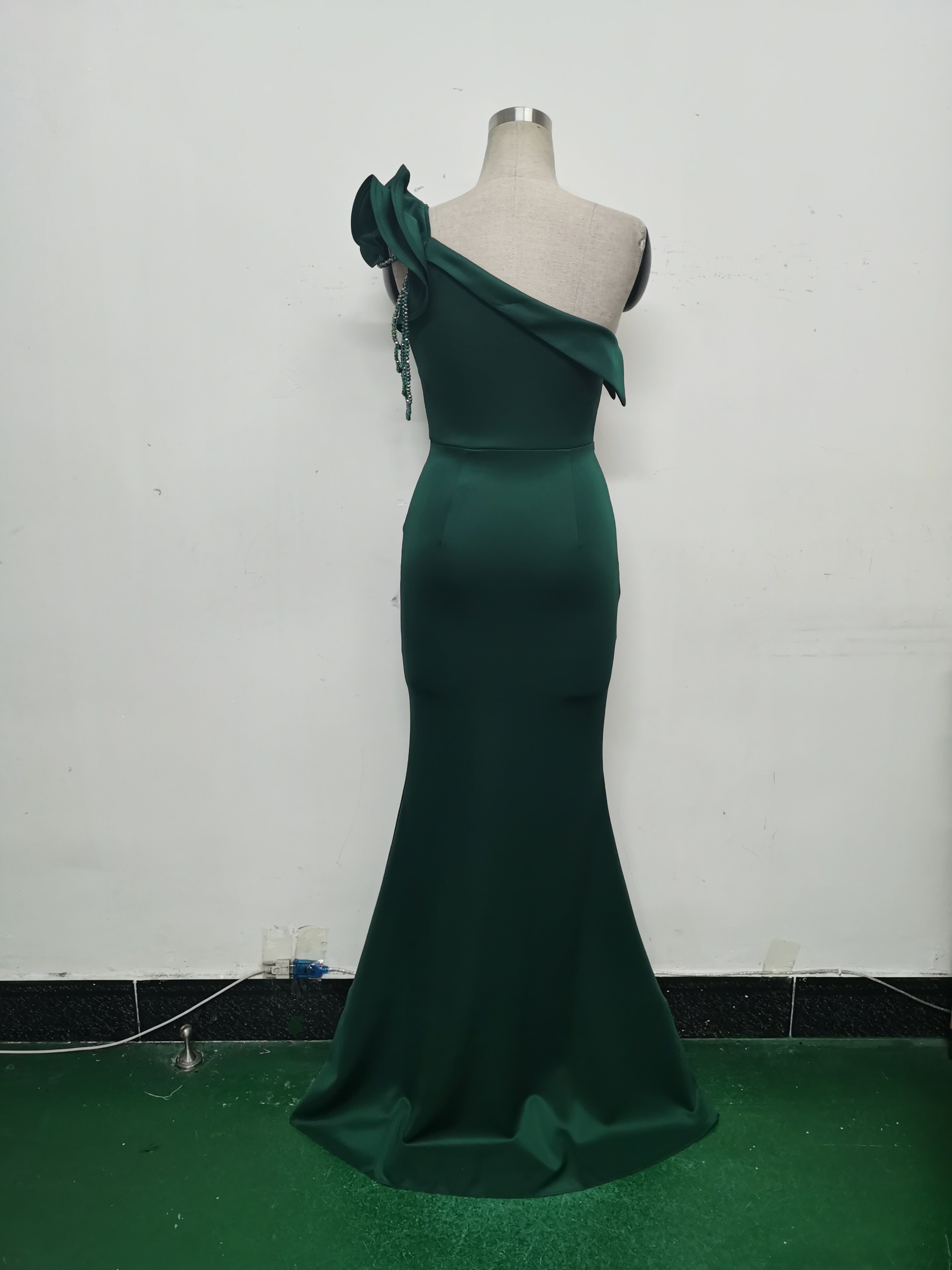 Women Lotus Leaf Shoulder Slash Shoulder Beaded Beaded Evening Dress 20