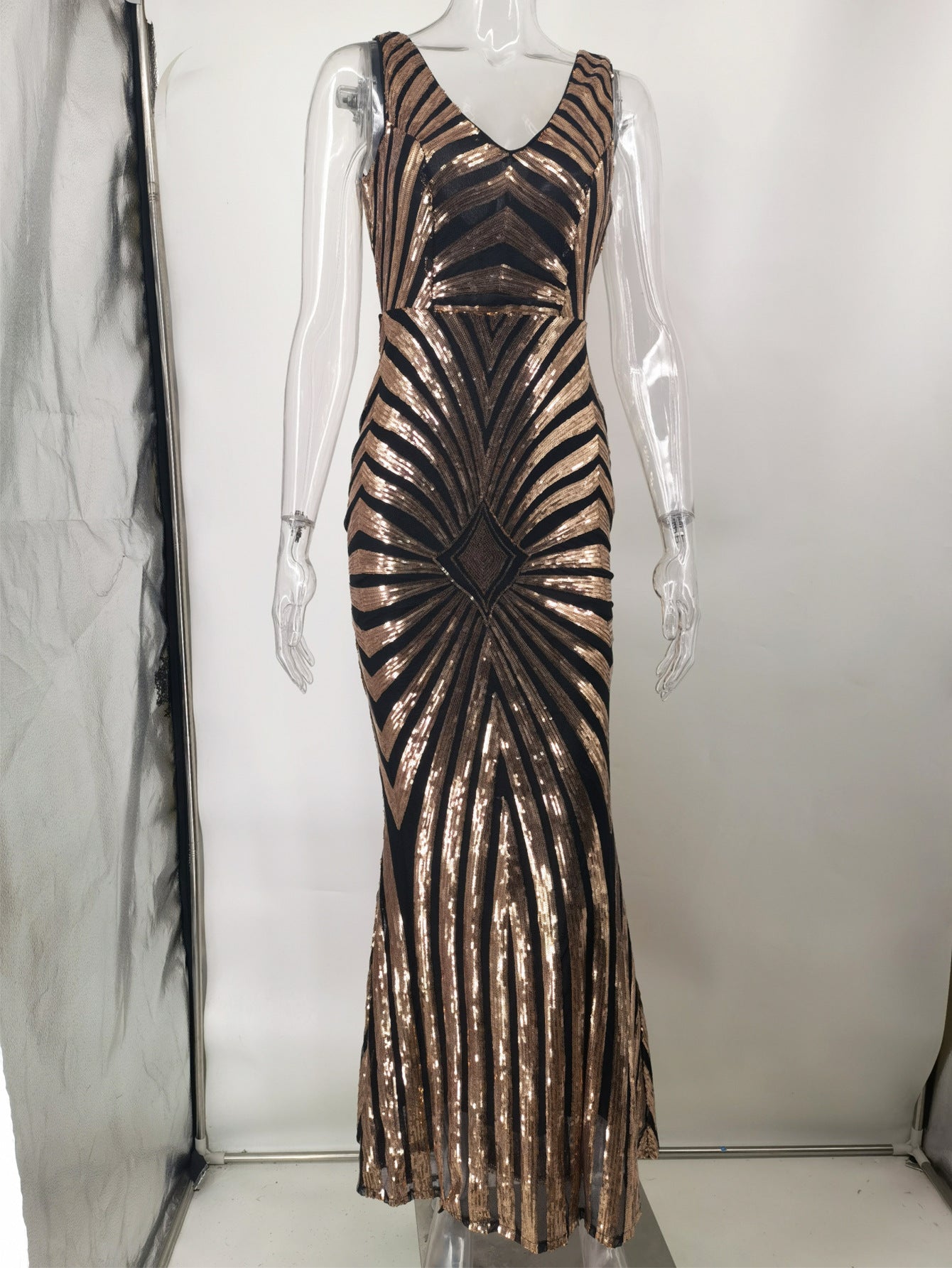 Sexy V-Neck Sleeveless Sequin Mermaid Evening Dress Formal Party Dress 17