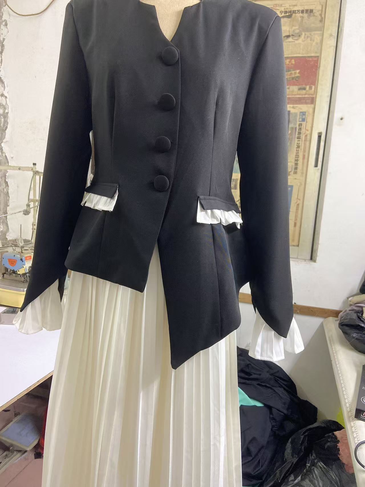 Plus Size Women Bell Bottom sleeves Top and pleated Skirt two-piece set 9