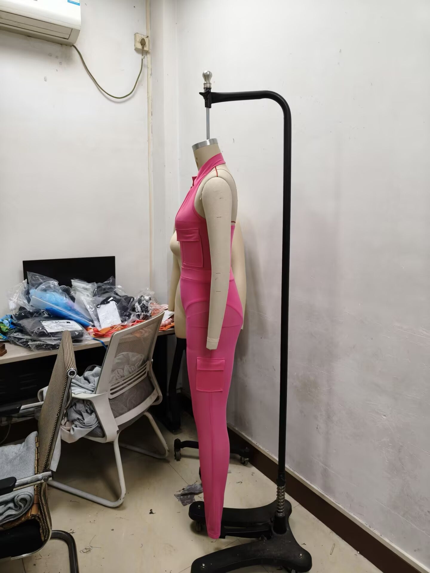 Summer Deep V-Neck Sleeveless Tight-Fitting Bodysuit Pocket Mesh Pants Set 14