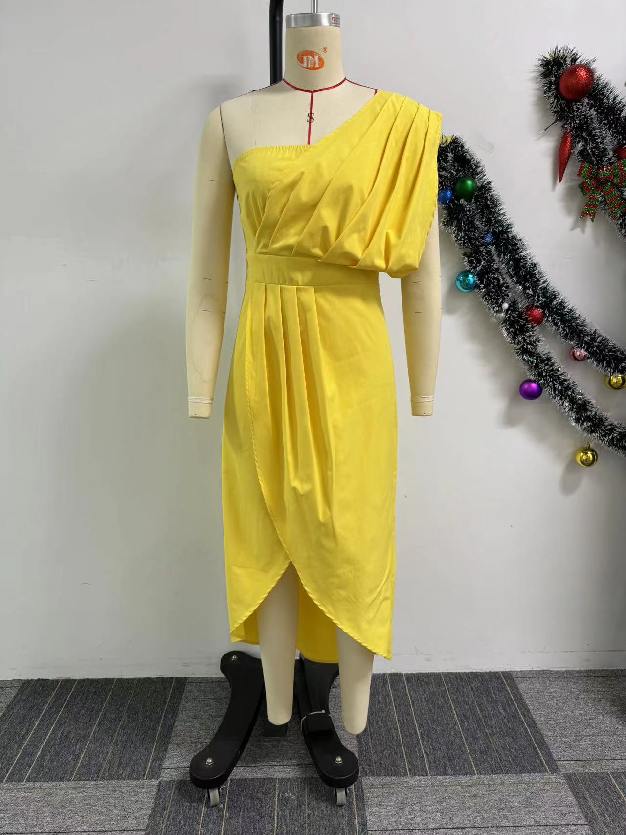 Women solid pleated strapless slit dress 7