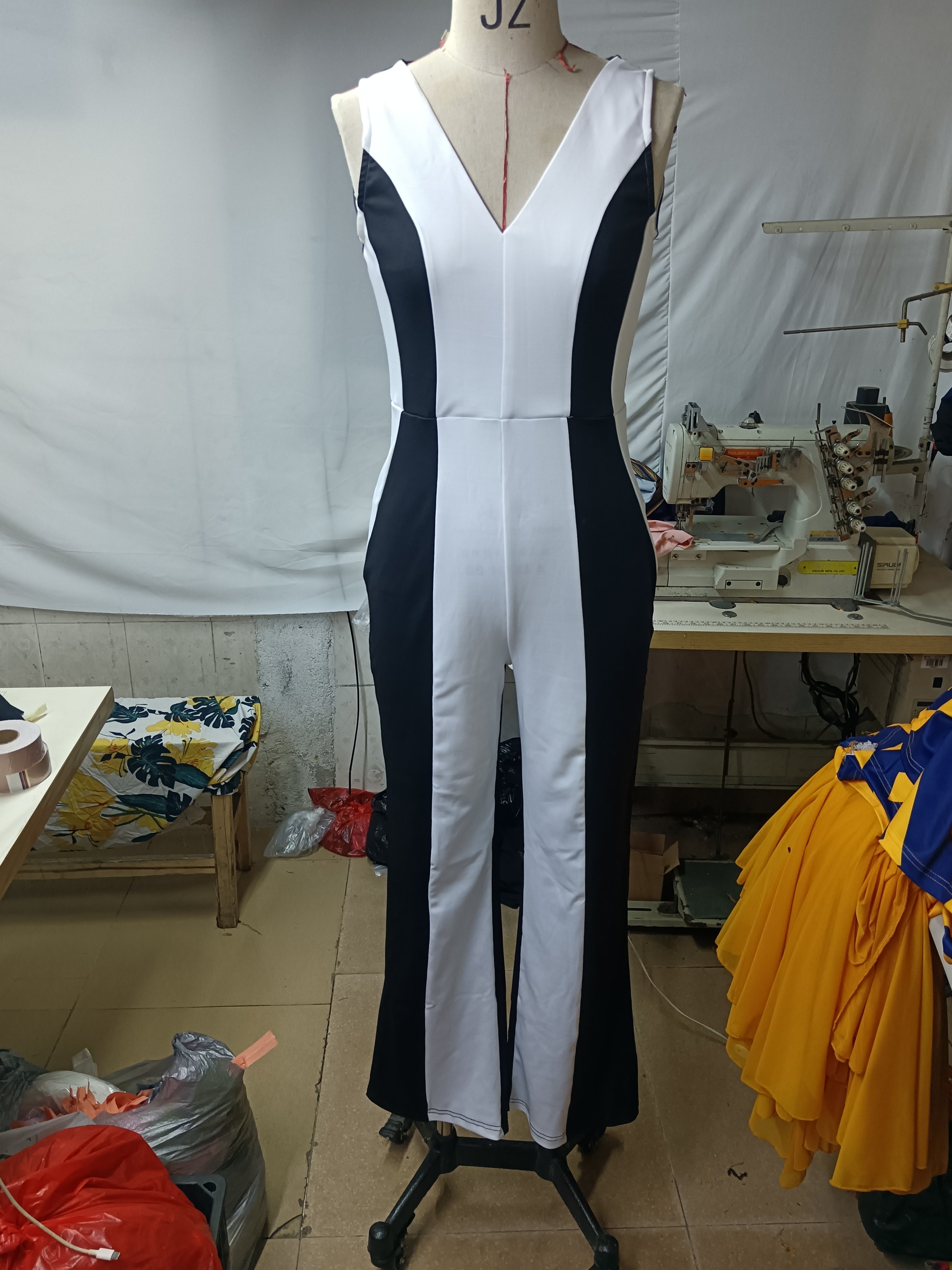 Elegant Black And White Contrast Color V-Neck Sleeveless Slim Women Jumpsuit (Without Belt) 6
