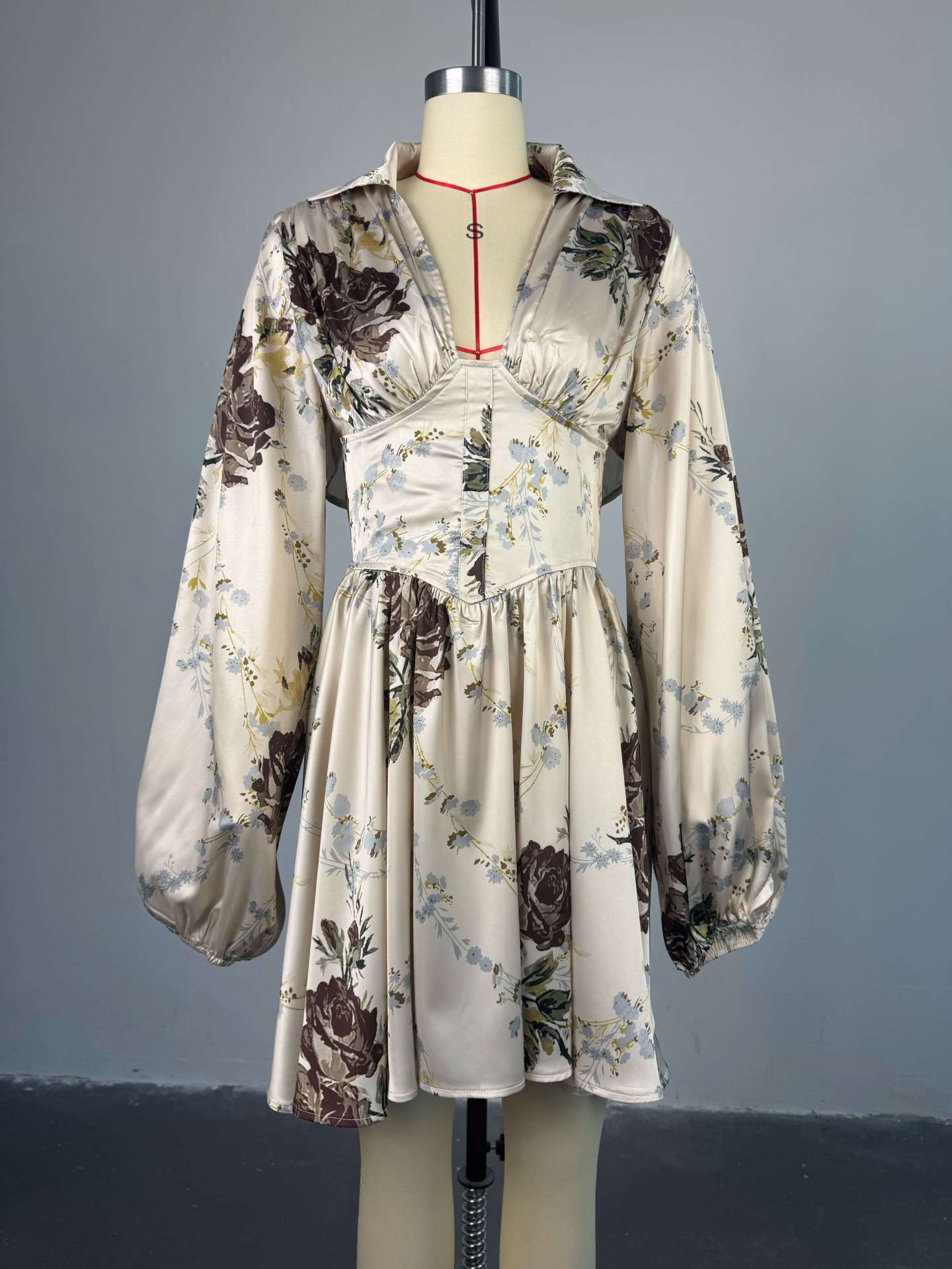 Women spring elegant printed v-neck lantern sleeve dress 3