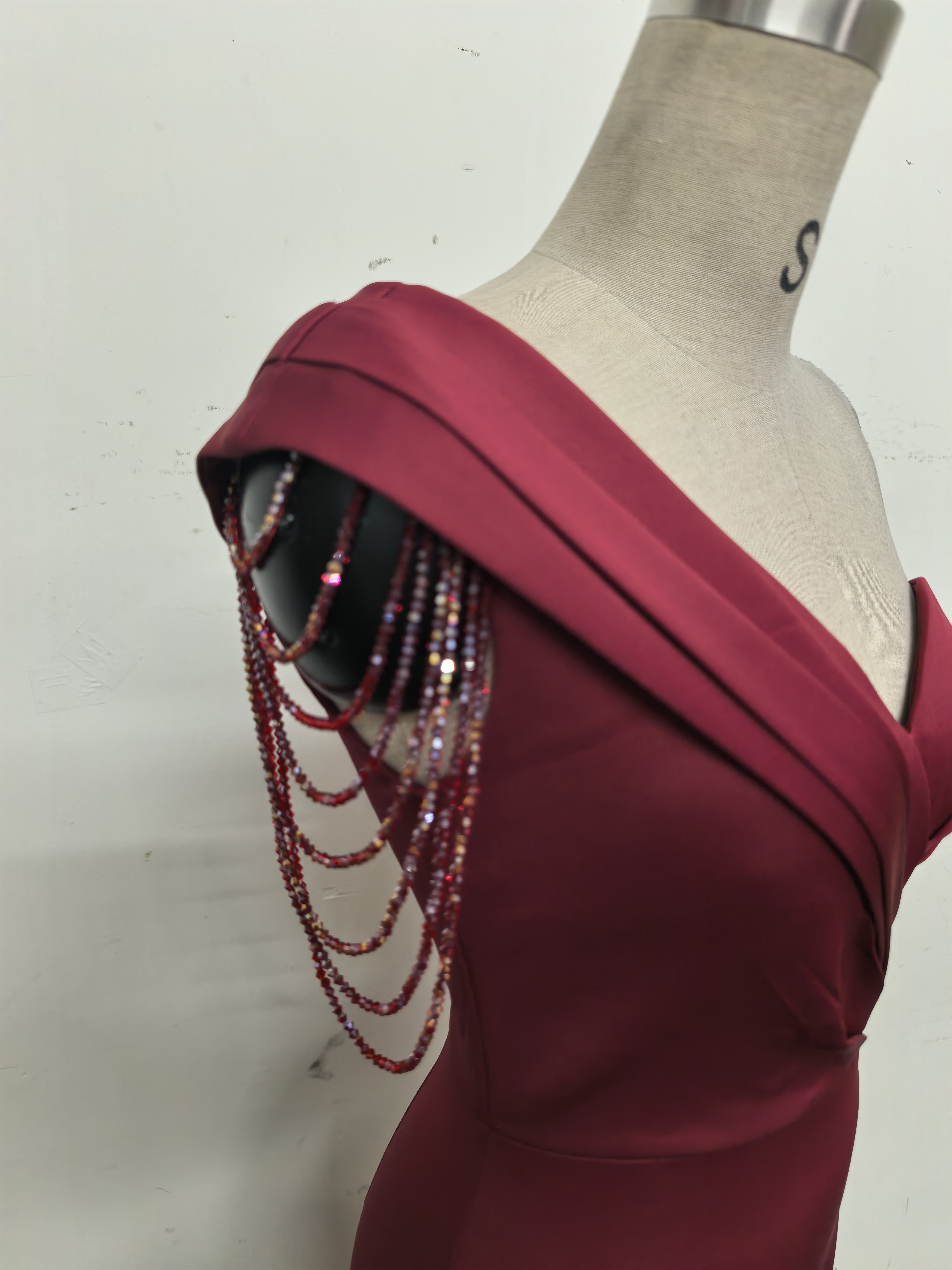 Women sexy and elegant evening beaded one-shoulder slit evening dress 40