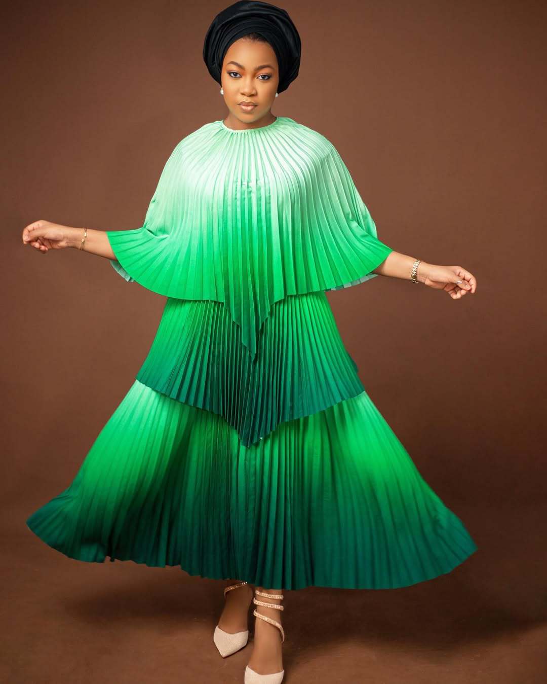 Plus Size women's clothing Slim Fit two-piece pleated gradient top pleated long skirt 10