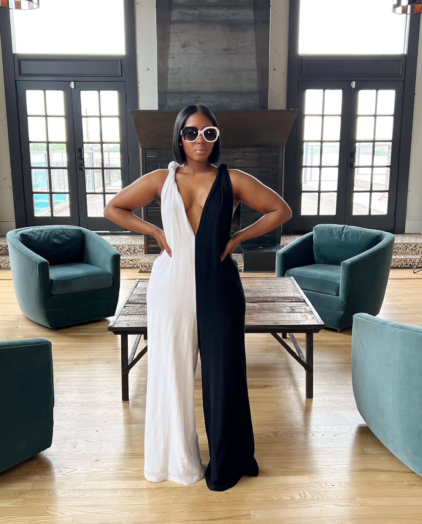 Women's Black And White Contrast V-Neck Straps Wide Leg Jumpsuit 7