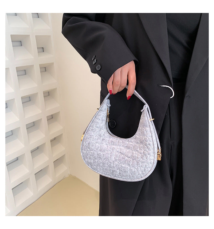 Baguette bag women's spring fashion retro felt creasing crocodile pattern underarm bag women's shoulder bag 37