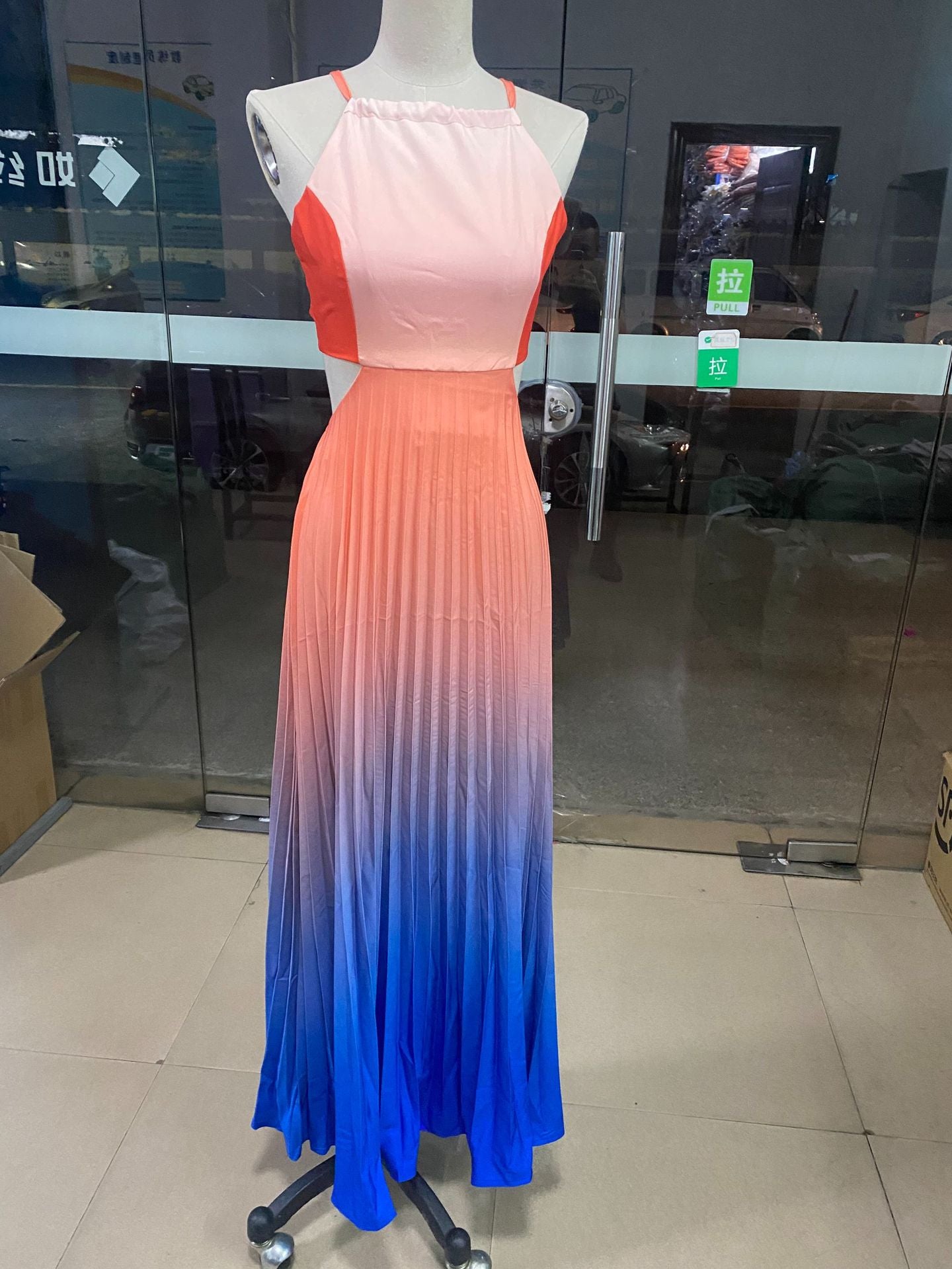 Women's Fashion Chic Elegant Halter Neck Pleated Gradient Maxi Dress 9