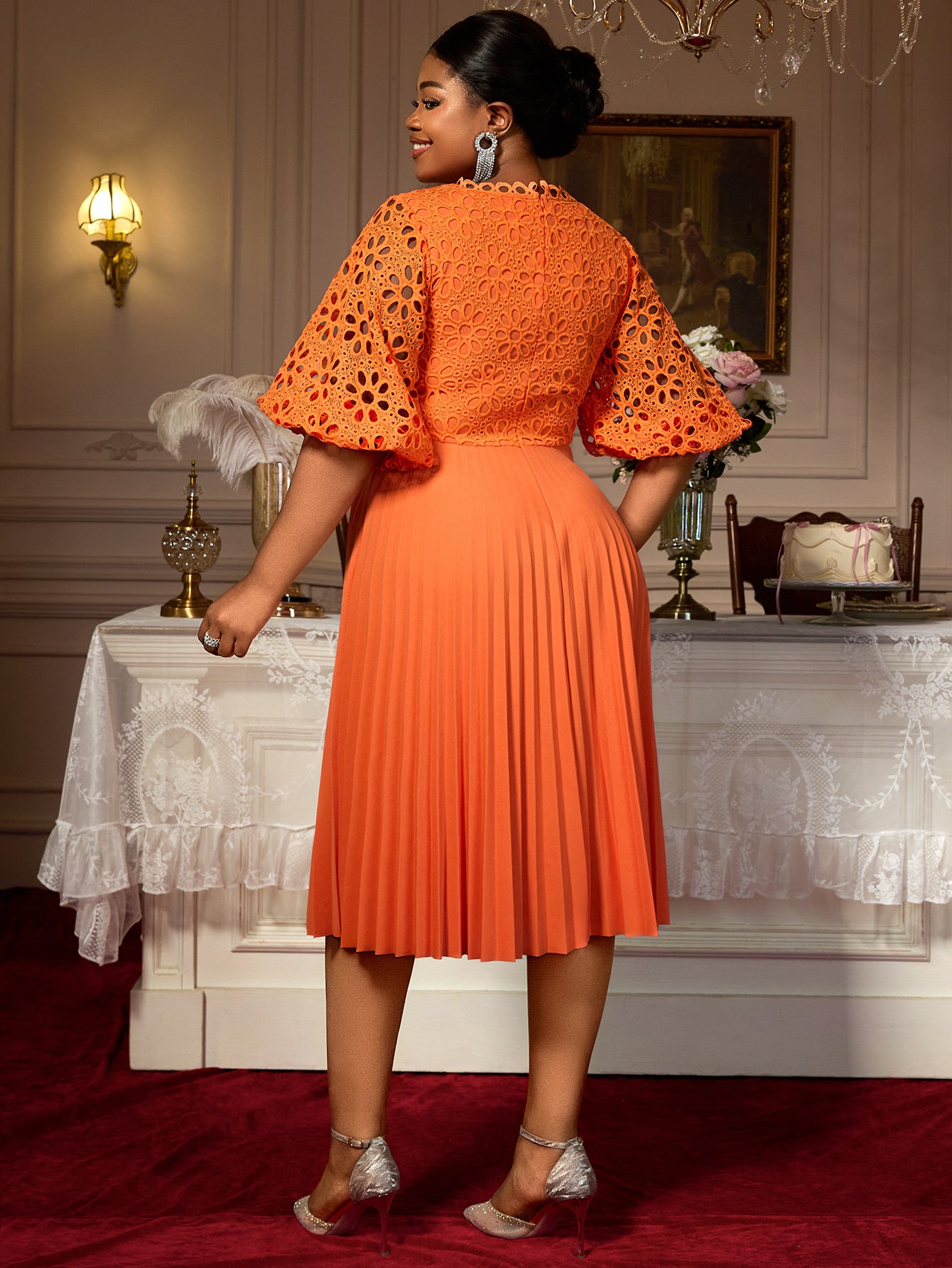 Plus Size Lace Cut-Out Puff Sleeve V-Neck Slim Fit A-Line Pleated Party Dress 3