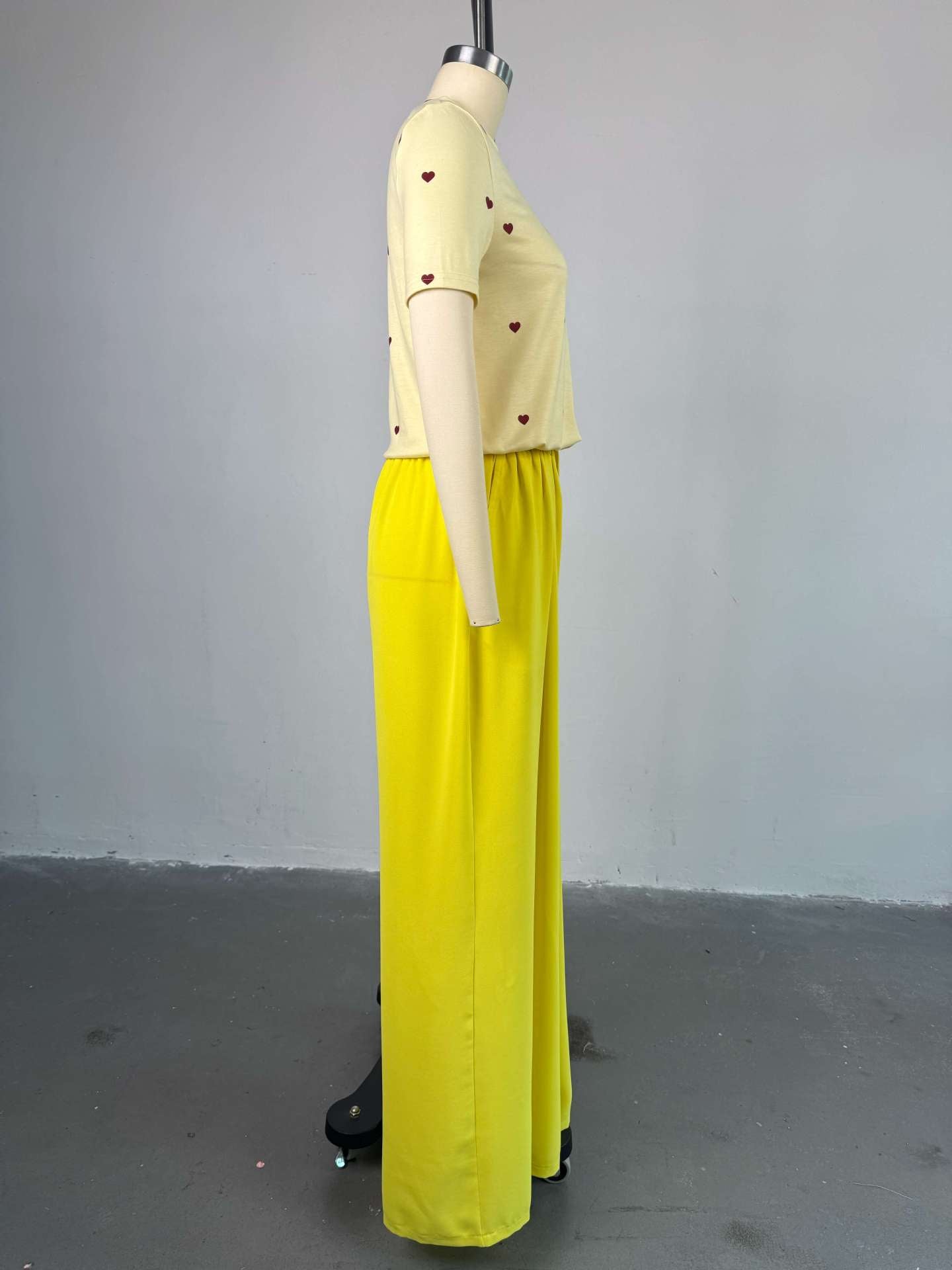 Women's Summer Sweet & Trendy Round Neck Heart Print Short Sleeve Top & Wide-Leg Pants Set 6