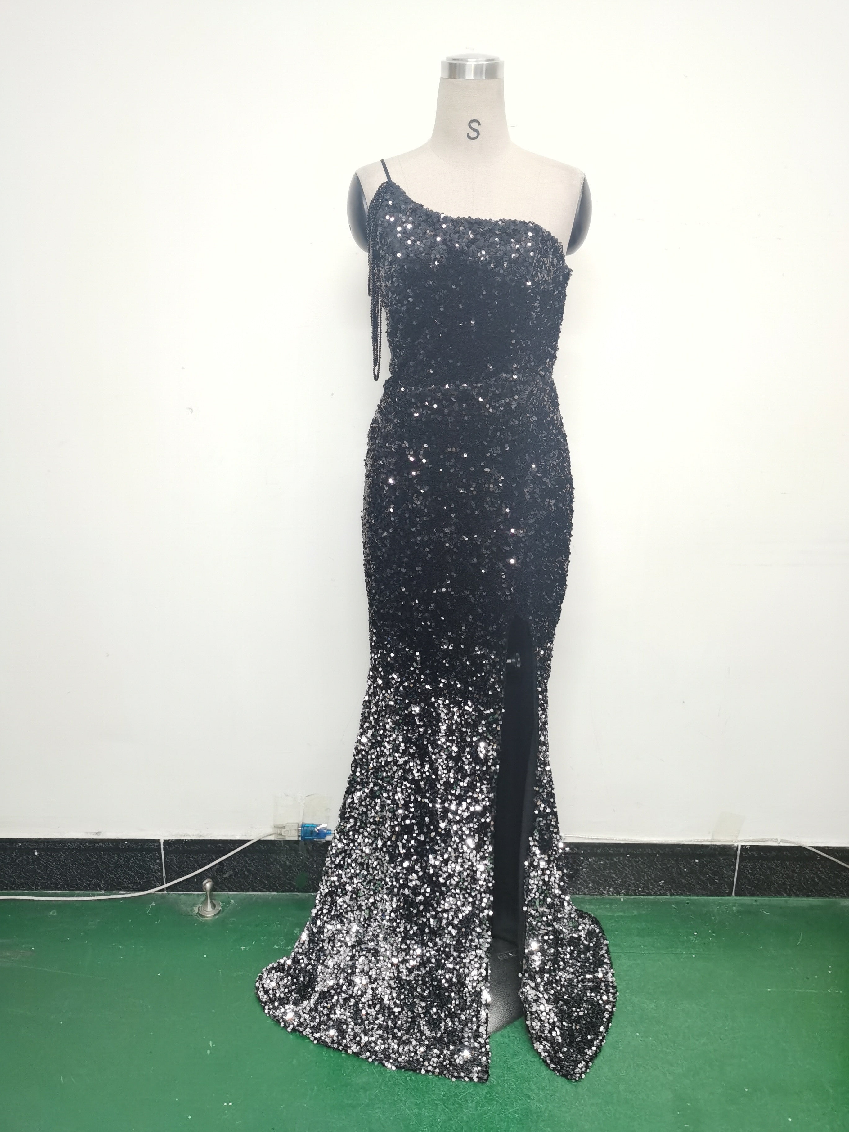 Gradient Sequins One-Shoulder Strap Evening Dress 29