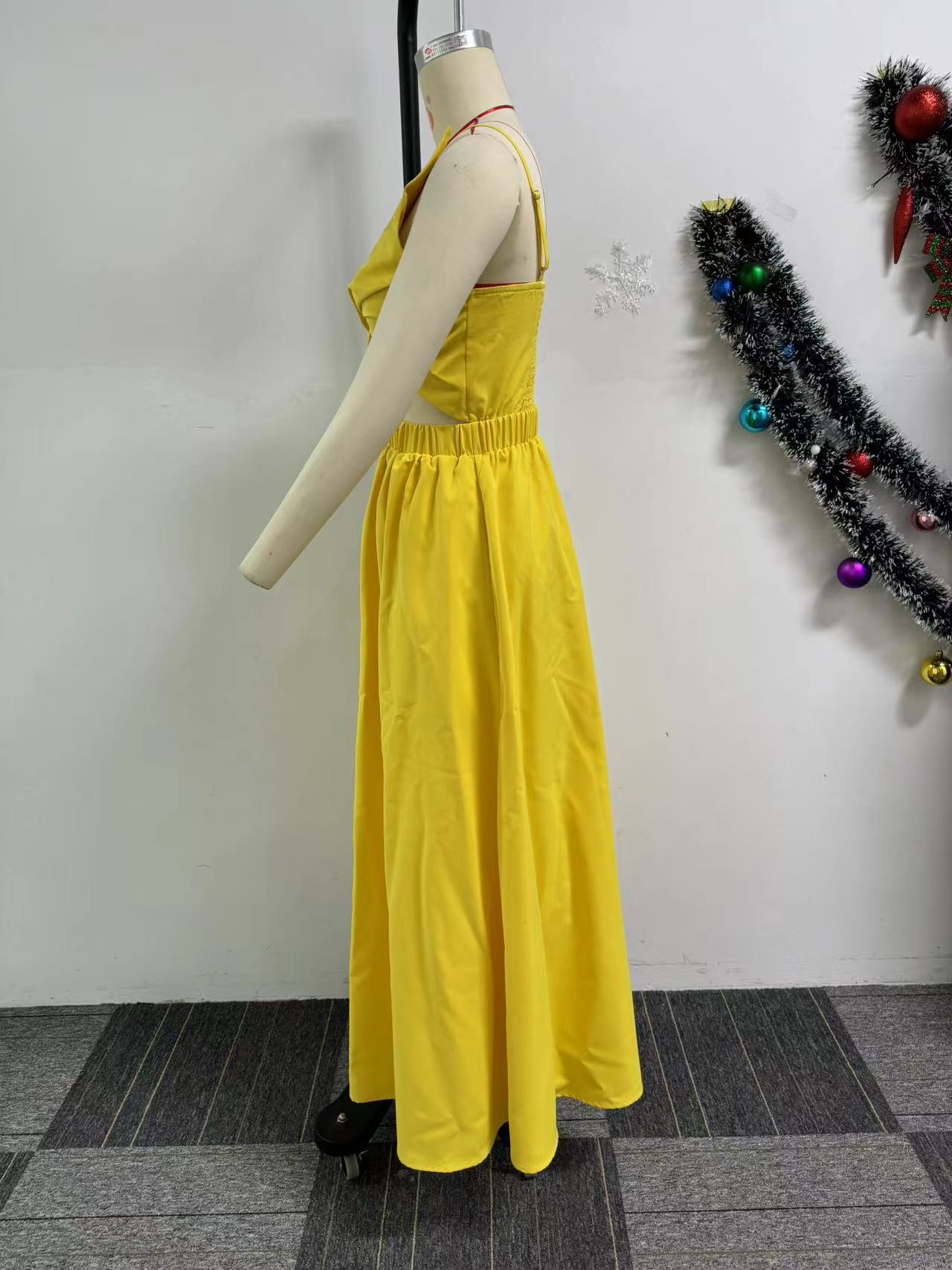 Sexy Solid Color One-Shoulder Petal Hollow Midi Dress 18