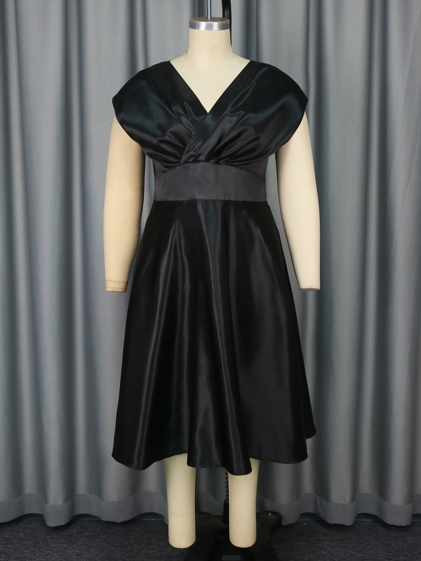 Plus Size Black Satin Non-Stretch A-Line Sleeveless V-Neck Elegant Career Party Dress 4