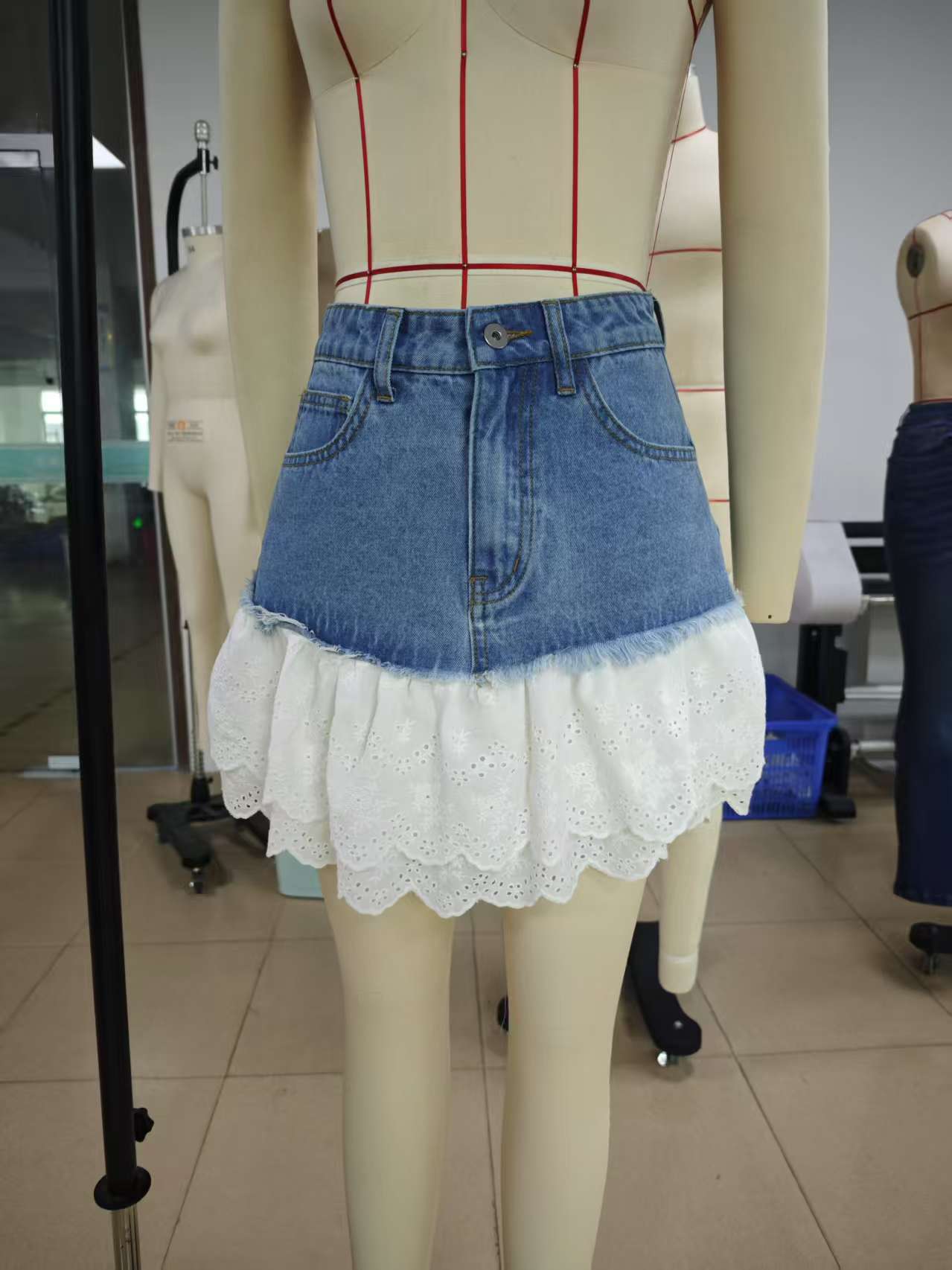 Women's Elegant Patchwork Irregular Lace Trim Multi-Layer Washed Denim Short (No Stretch) 7