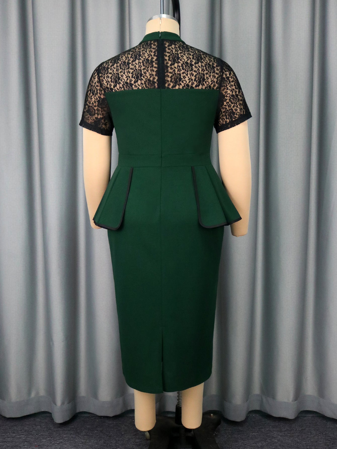 Plus-Size Women Dark Green Patchwork Knitted Lace Short-Sleeved Bodycon Dress 5