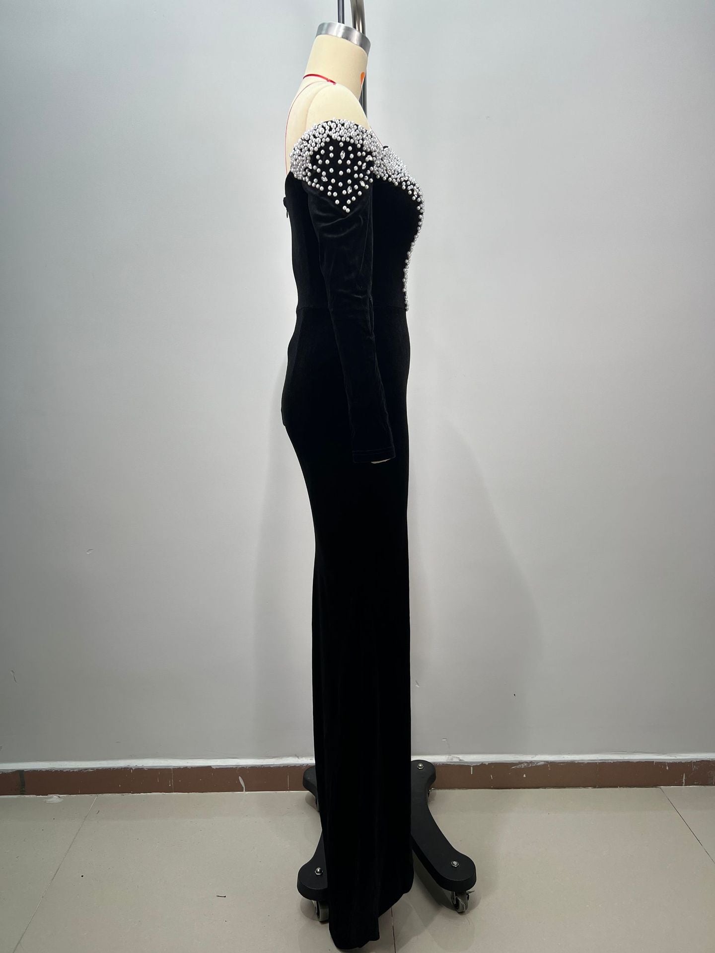 Women Black Luxury Velvet Formal Party Long Sleeve Bead Chain Slit Evening Dress 4