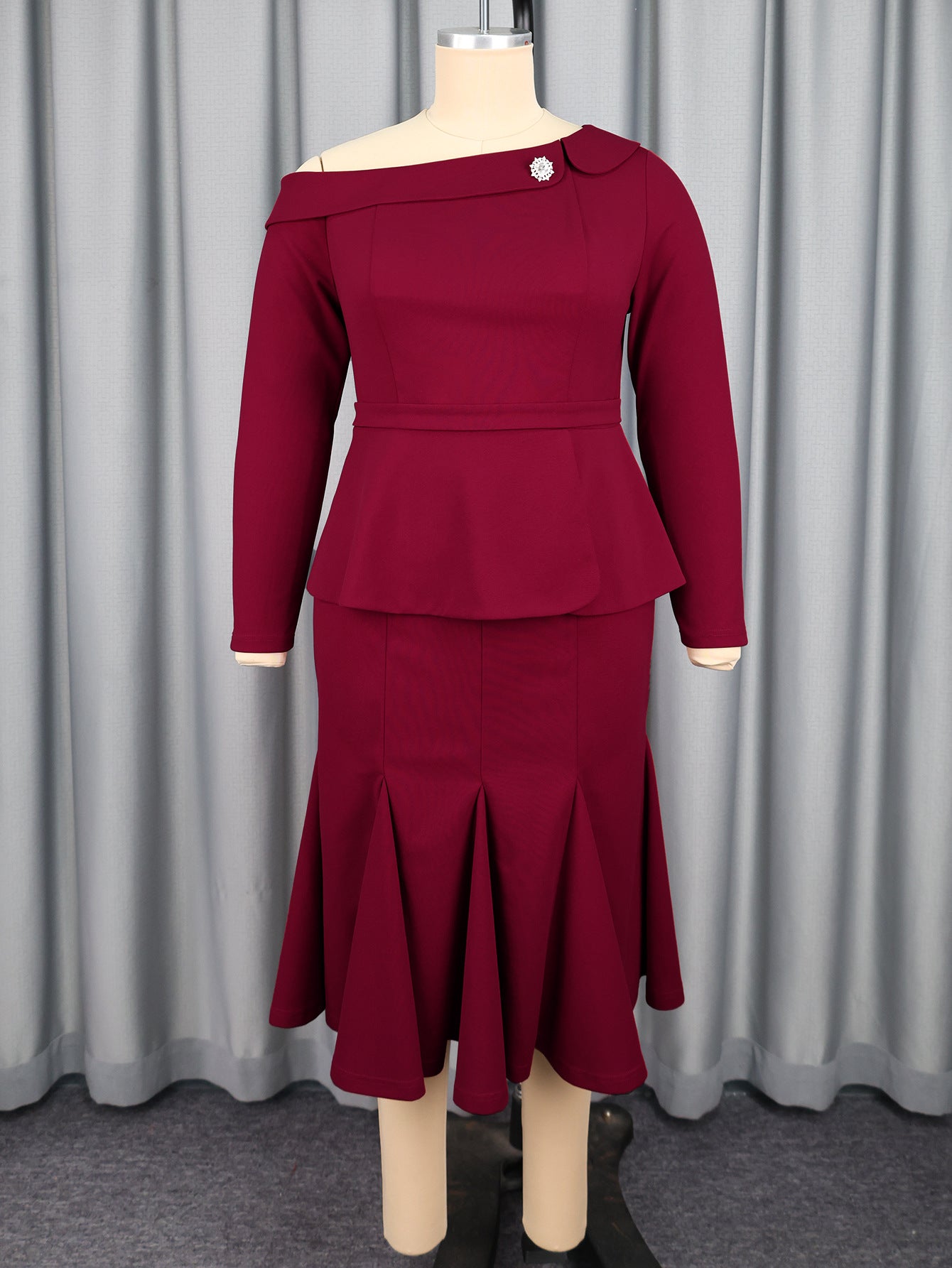 Plus-Size Women Burgundy One-Shoulder Ruffle Long-Sleeved Top Mermaid Skirt Elegant Two-Piece Suit 7