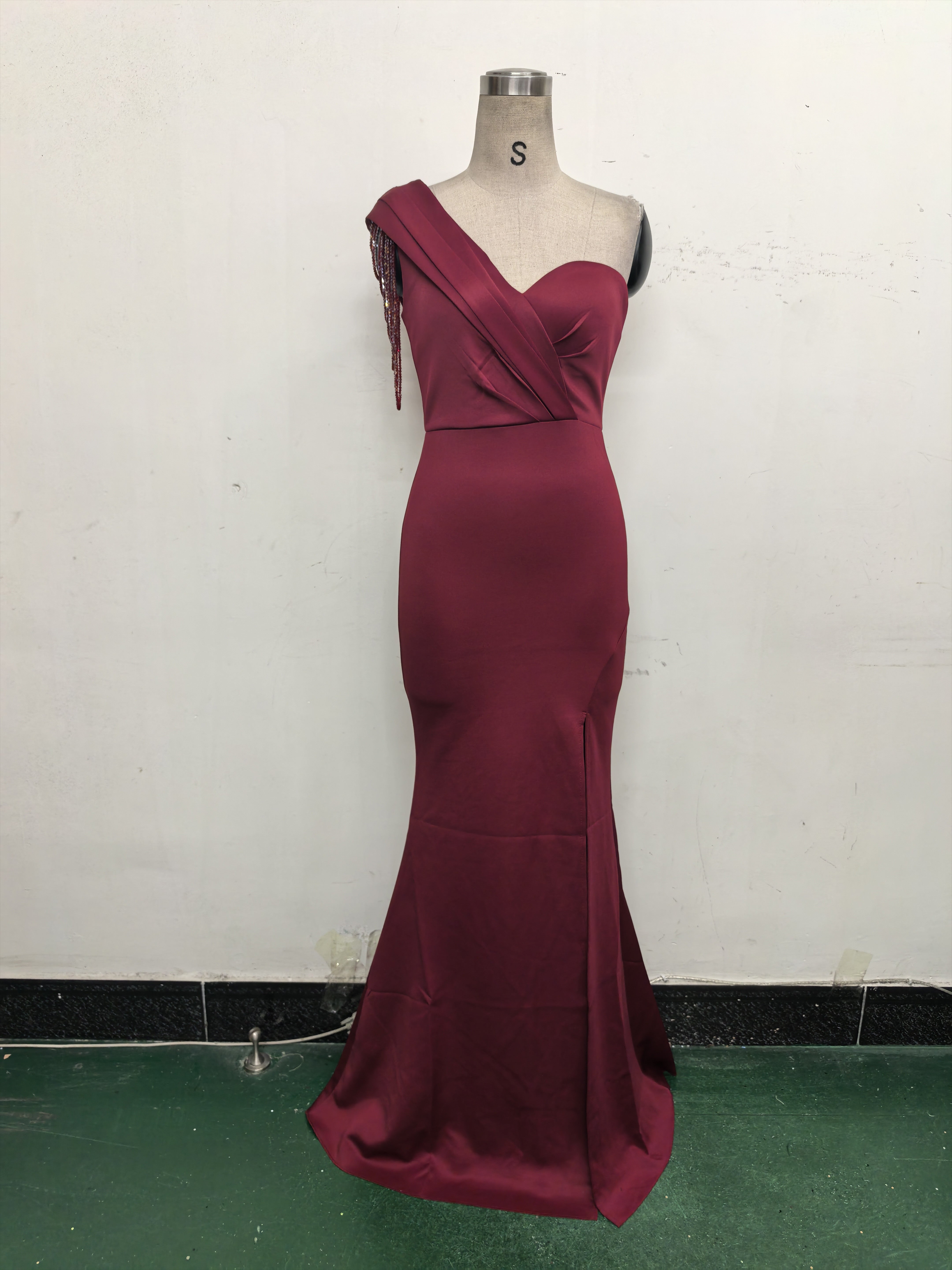 Women sexy and elegant evening beaded one-shoulder slit evening dress 42
