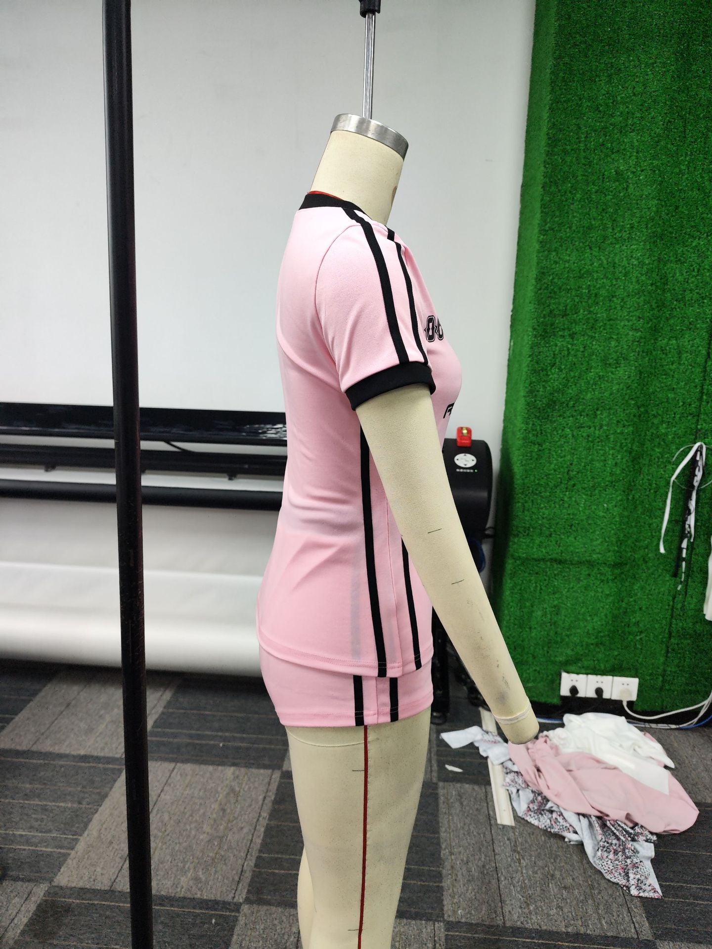 Women's V Neck Letter Print Contrast Sports Style Shorts Set 8