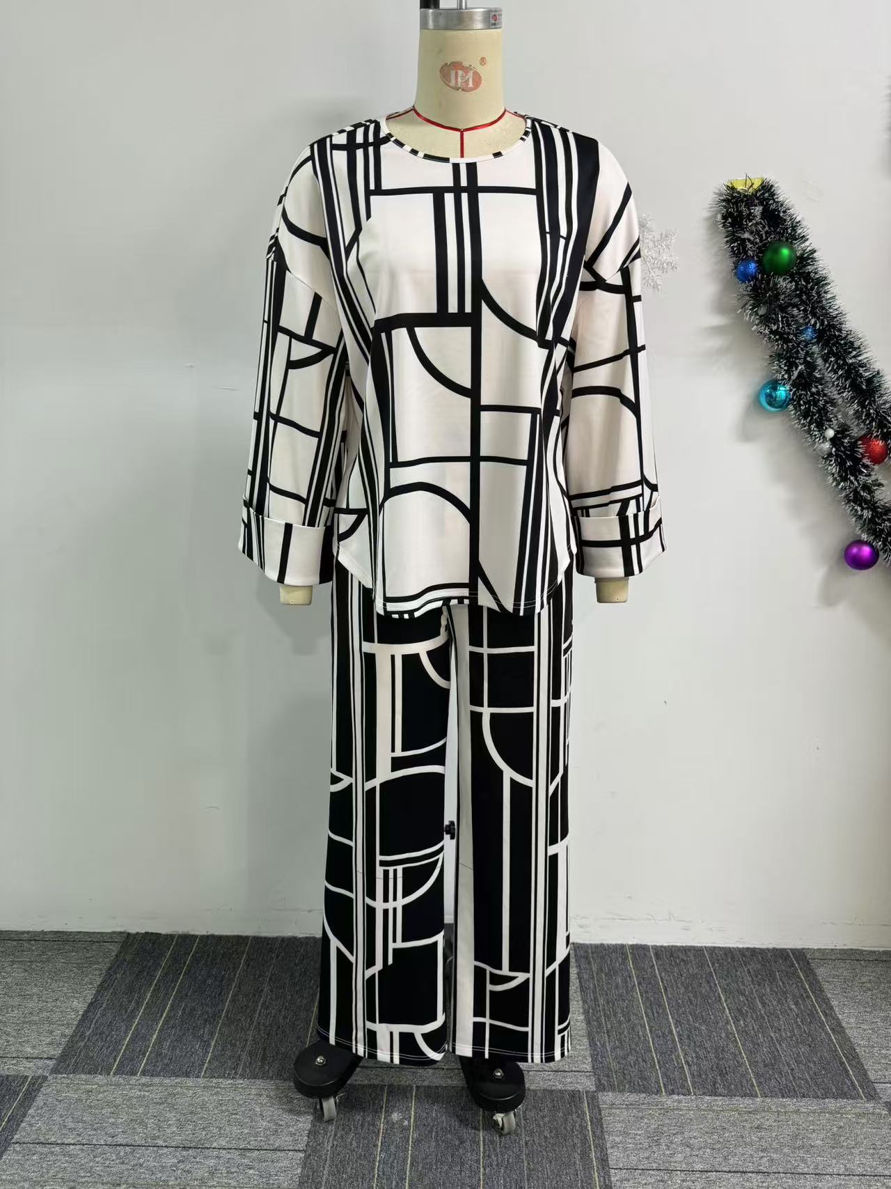 Printed Round Neck Long Sleeve Loose Top Straight Trousers Two-Piece Set 5