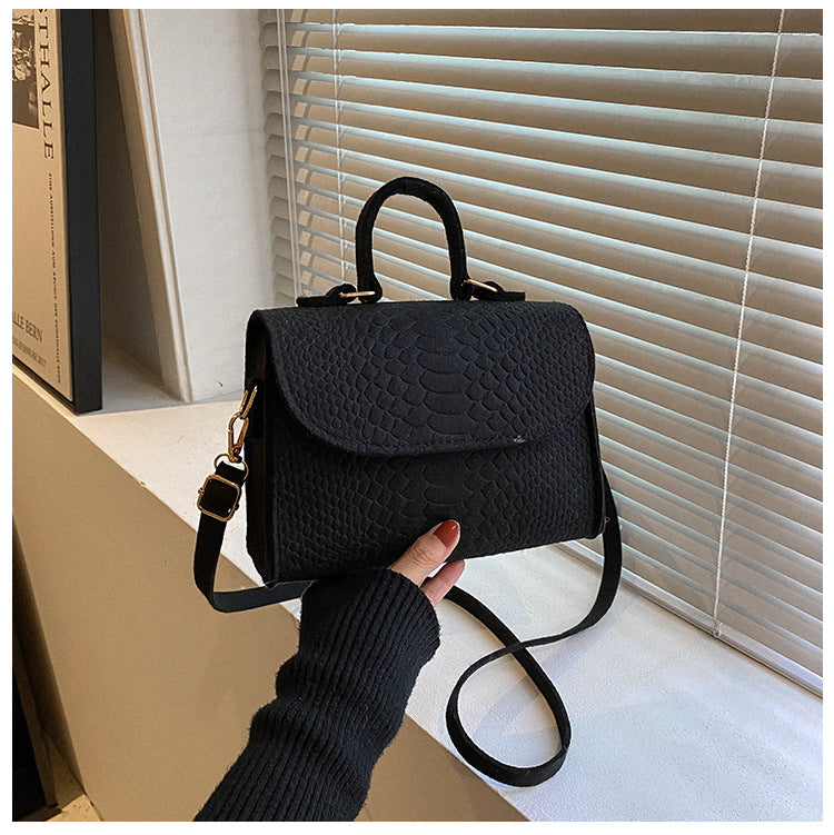 Underarm bag Korean spring popular felt bag crocodile pattern indentation Messenger bag Small square bag Shoulder bag 4