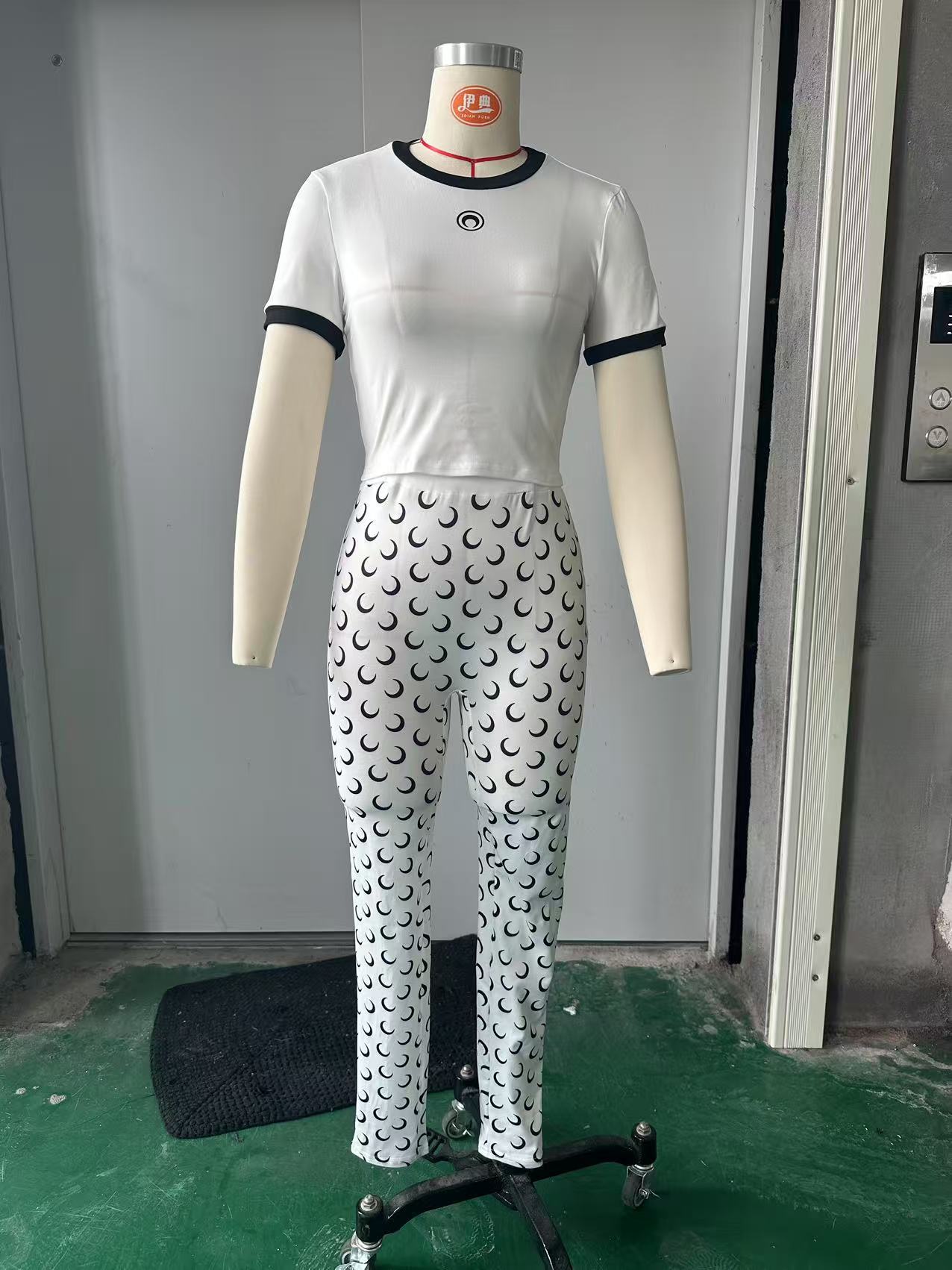 Women Trendy Printed Stretchy Basic Top and Long Pants Two-Piece Set 8