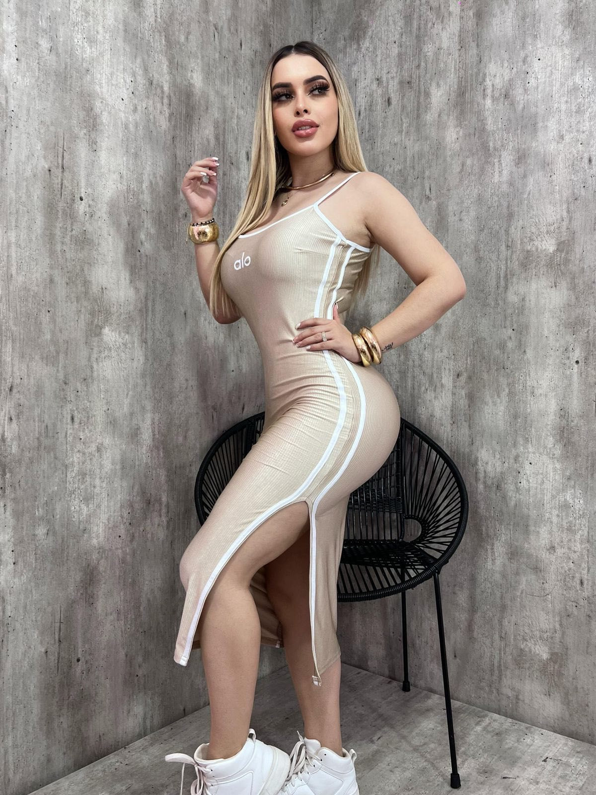 Women Elegant Embroidered Sleeveless Slit Dress 3