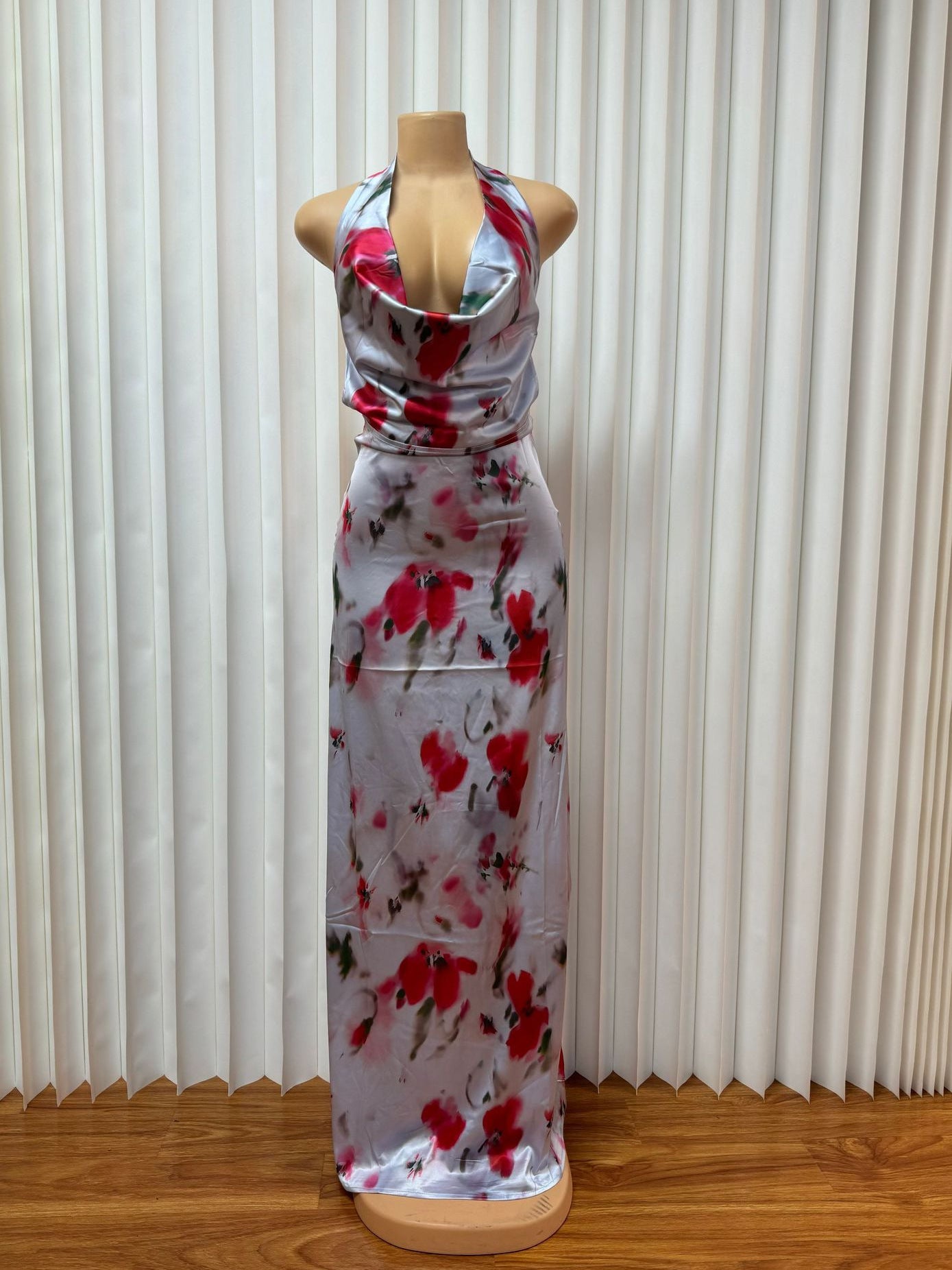 Chic Halter Neck Low Back Lace-Up Sexy Dress 3