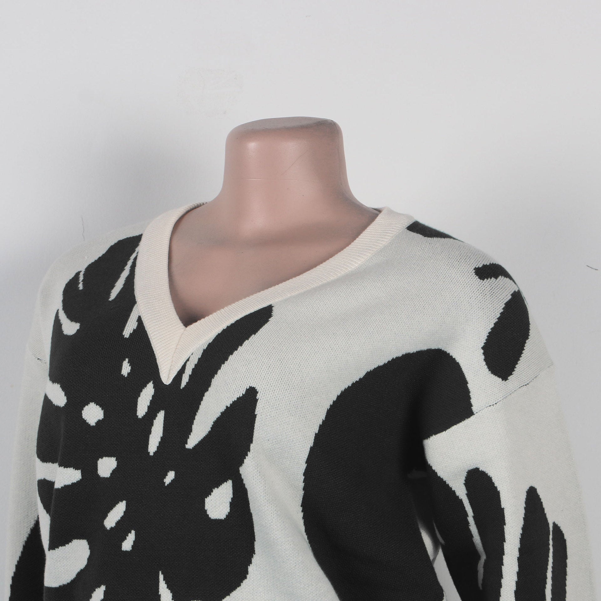 Sexy Leaf V-Neck Pullover Long-Sleeved Sweater Two-Piece Set 44