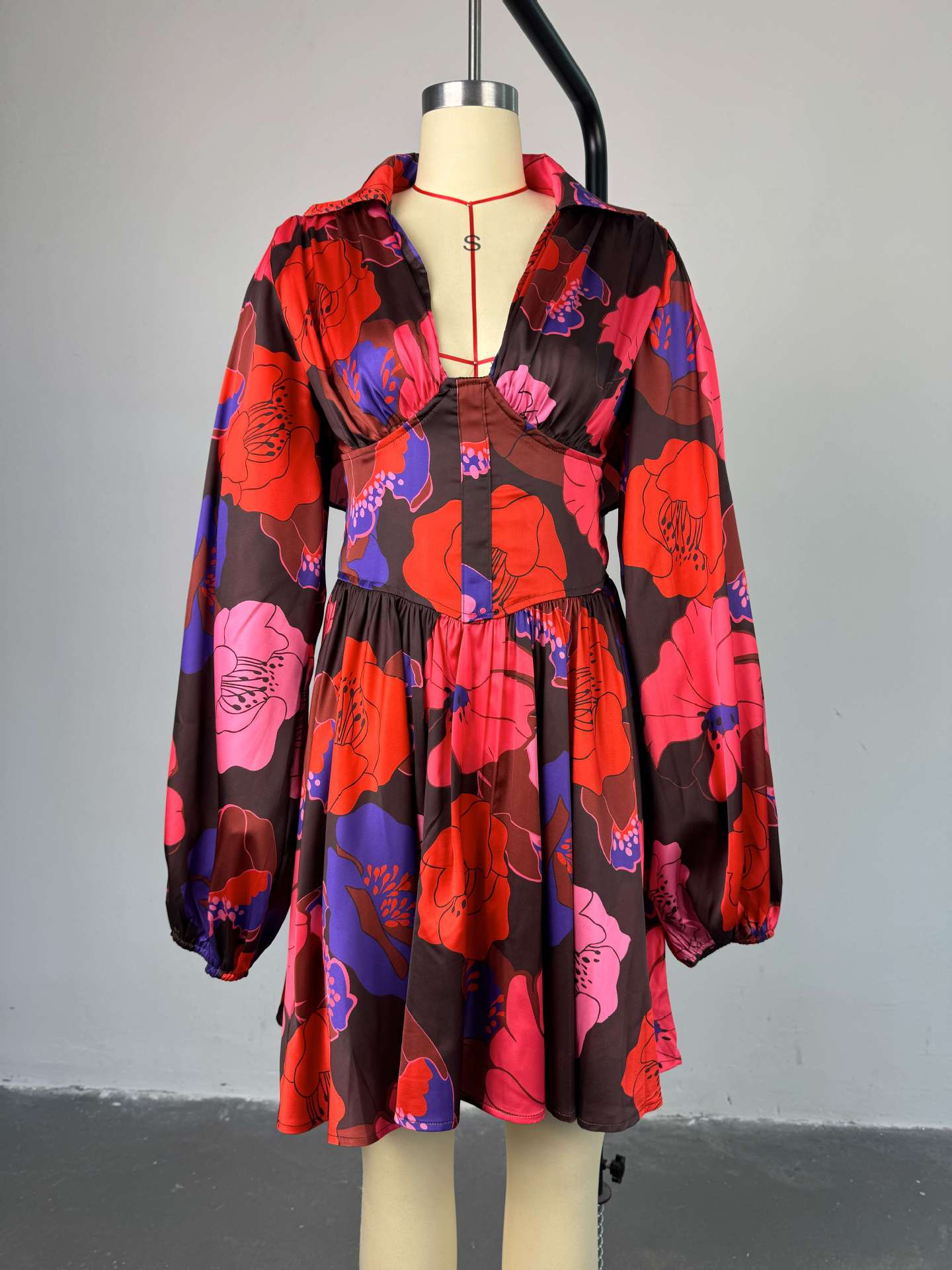 Women spring elegant printed v-neck backless dress 3