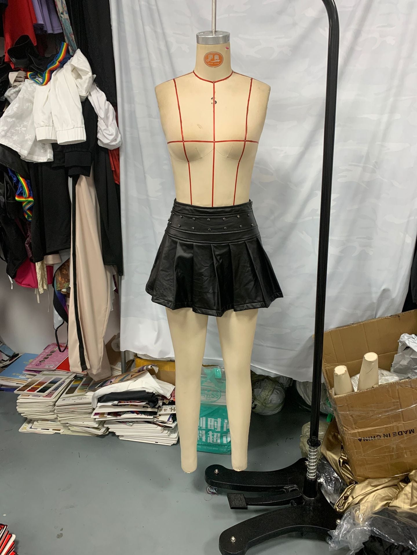 Women Solid Metal Pu-Leather Pleated Skirt 9