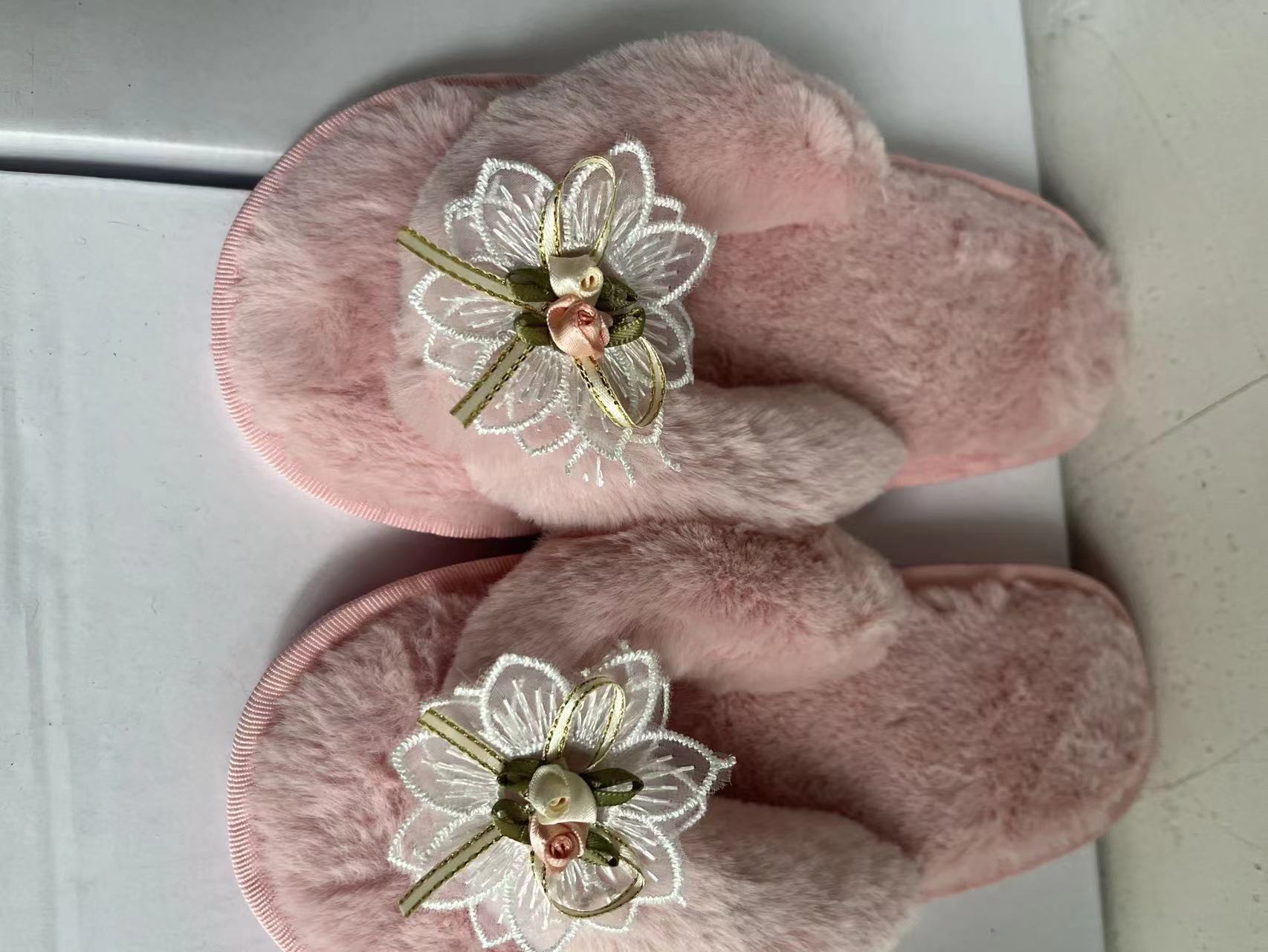 Women warm furry slippers 18