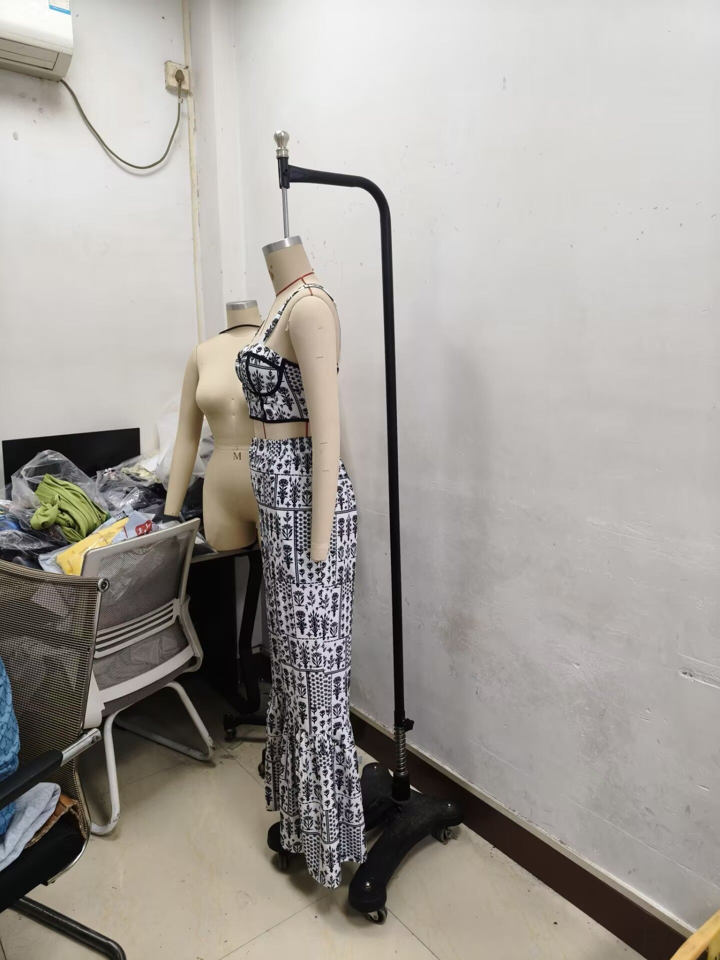 Women's Fashion Black/White Print Strap Top High-Waist Bell Bottom Pants Two-Piece Set 6