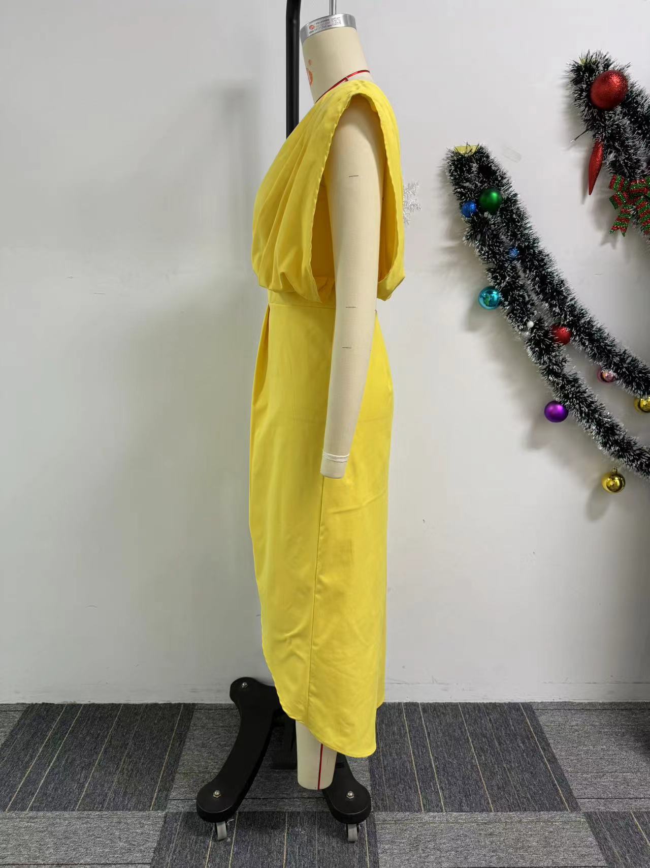 Women solid pleated strapless slit dress 8