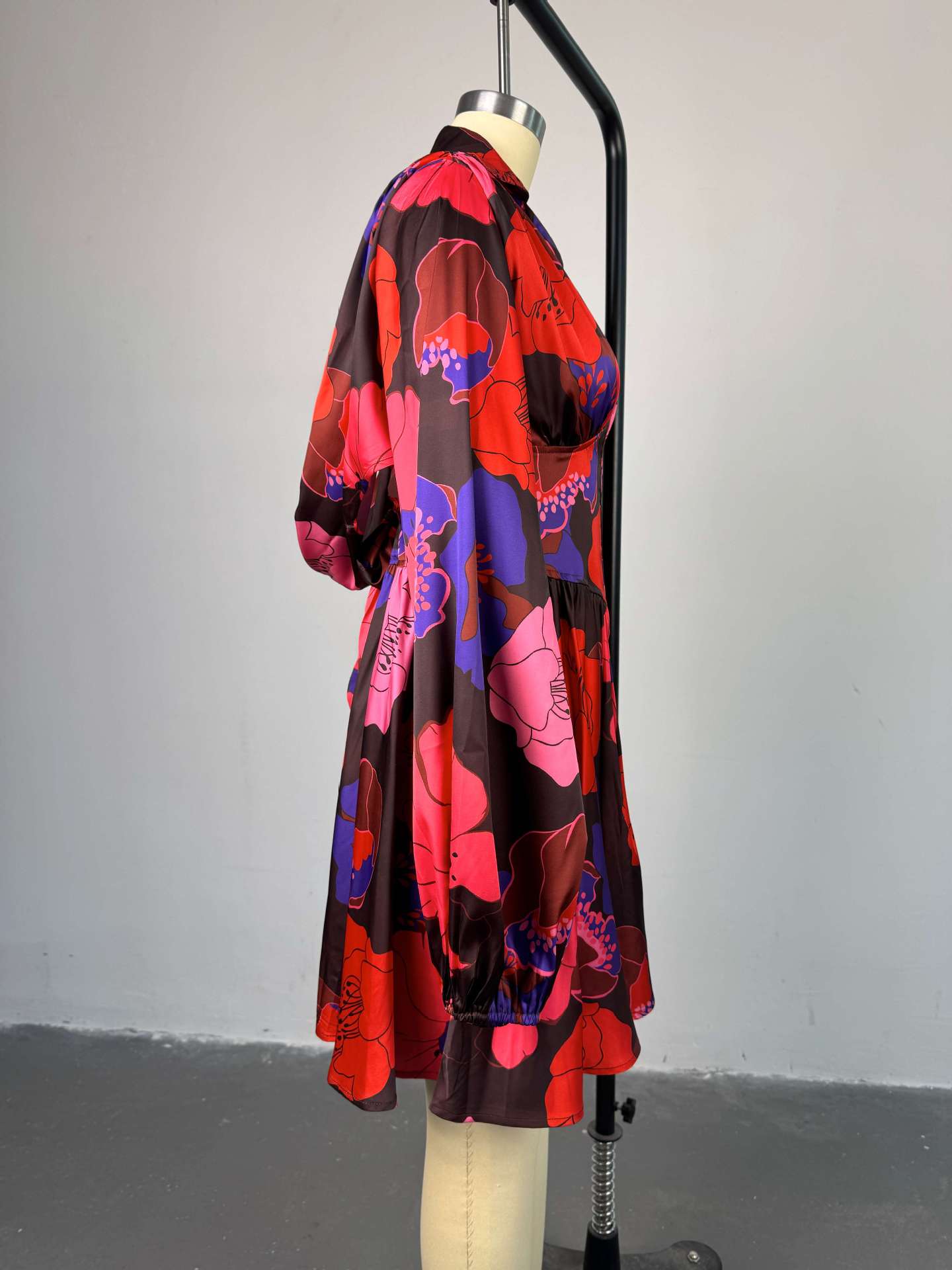 Women spring elegant printed v-neck backless dress