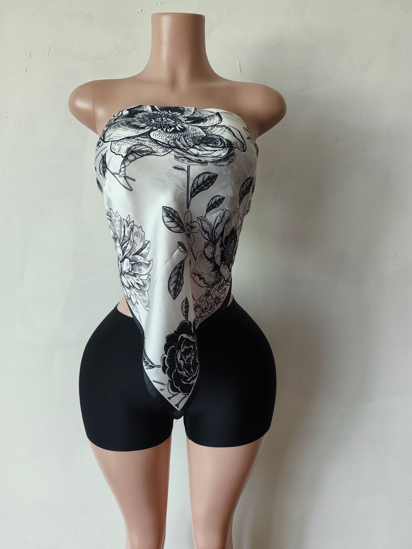 Fashionable Women's Print Sexy Strapless Two Piece Shorts Set 25