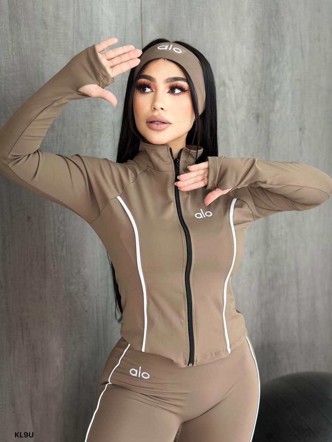 Women Contrast Color Yoga Running Wear Three-Piece Set 11