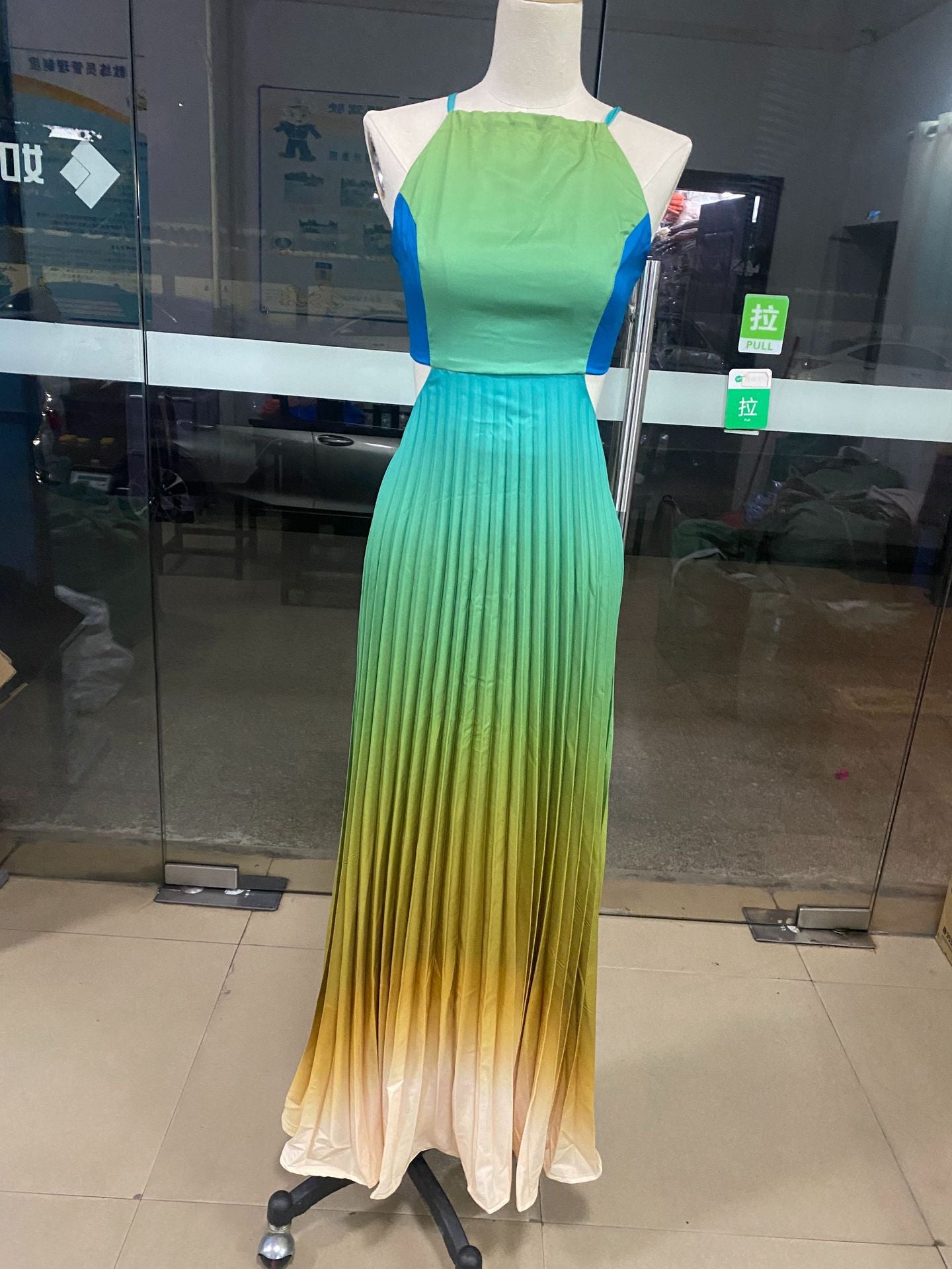 Women's Fashion Chic Elegant Halter Neck Pleated Gradient Maxi Dress 10