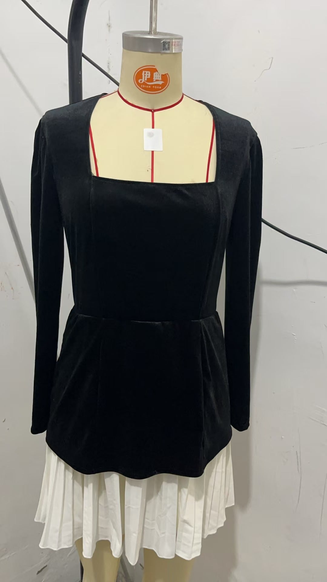 Women Square Neck Colorblock Pleated Velvet Dress 9