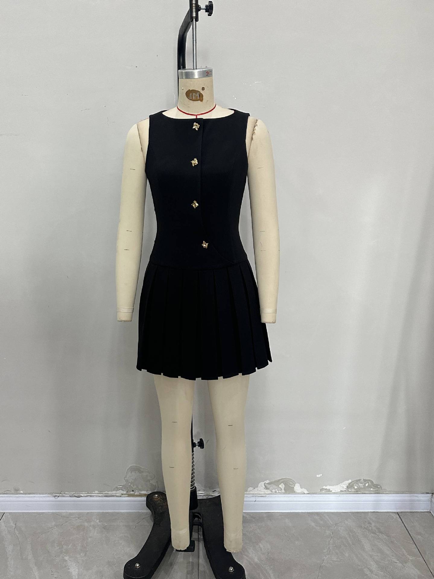 Spring Summer women's  solid color sleeveless Slim Waist pleated short dress 5