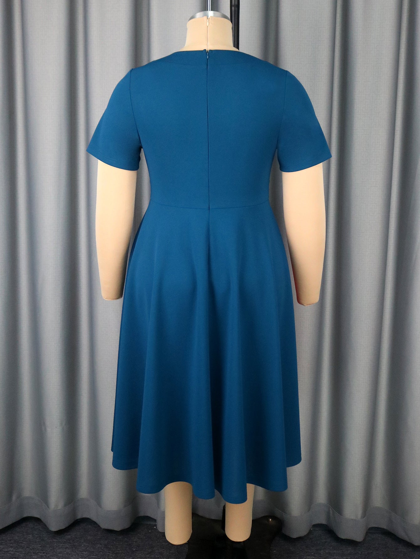 Plus-Size Women Contrast Short-Sleeved Round Neck Belt Elegant Party Dress 5