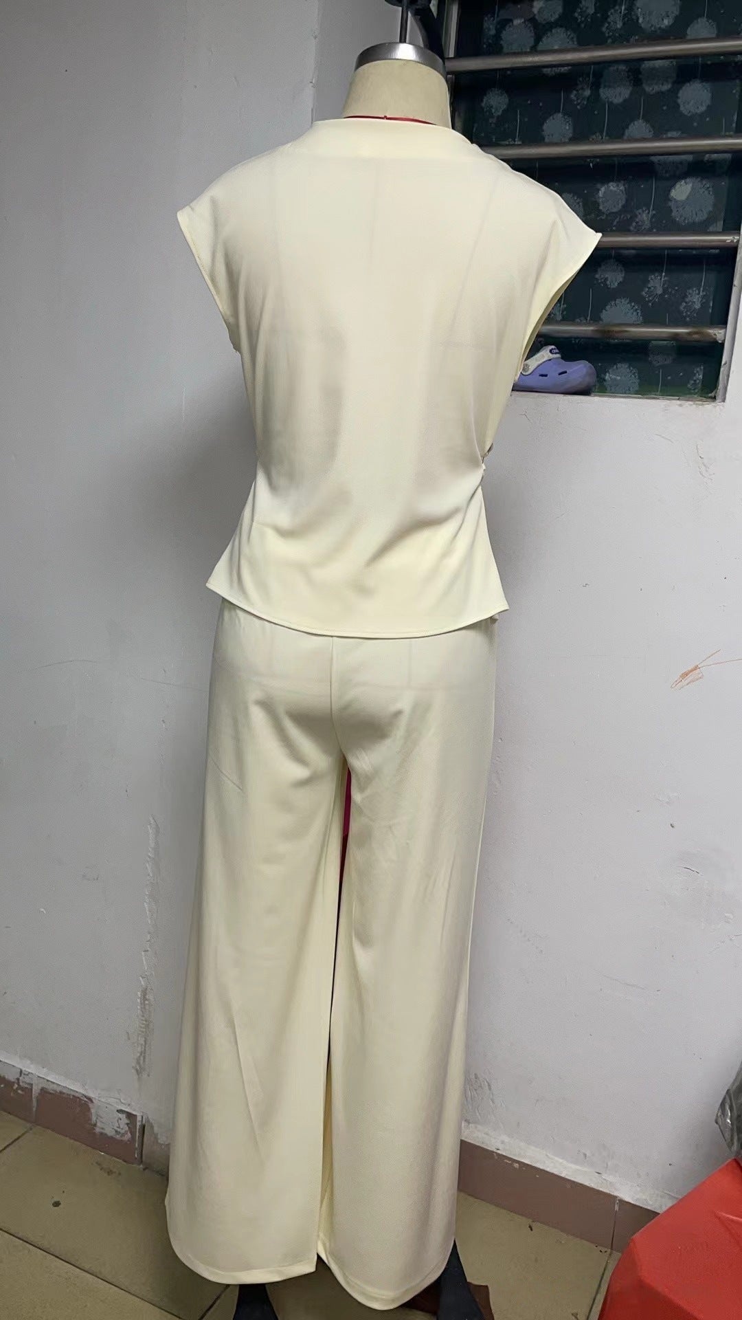 Women summer casual solid v-neck sleeveless top and pants two-piece set 12