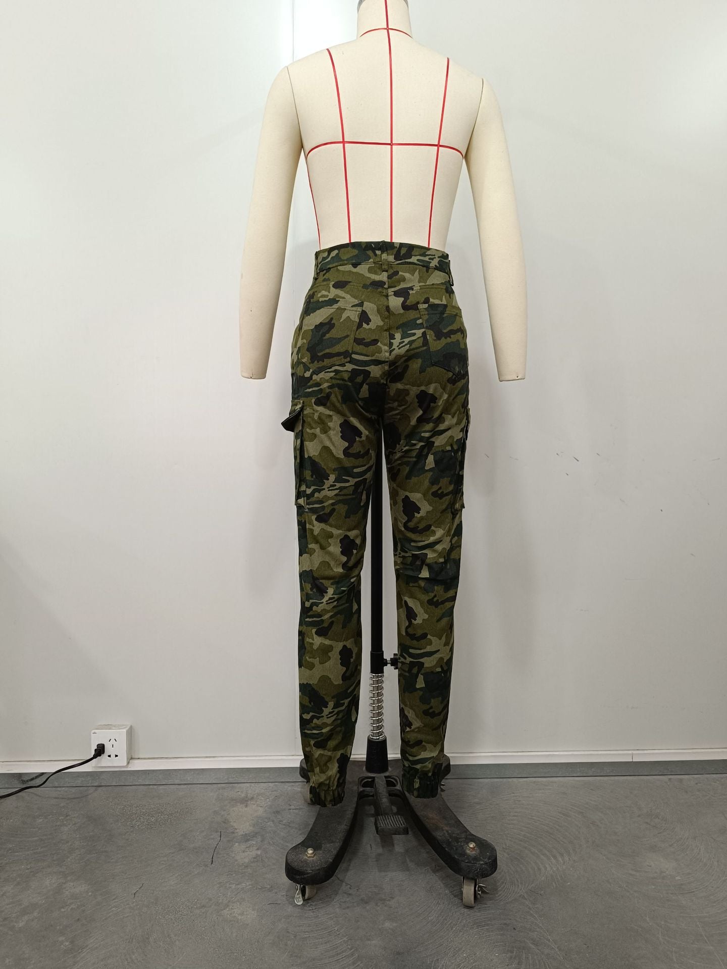 Women camouflage print trousers 18