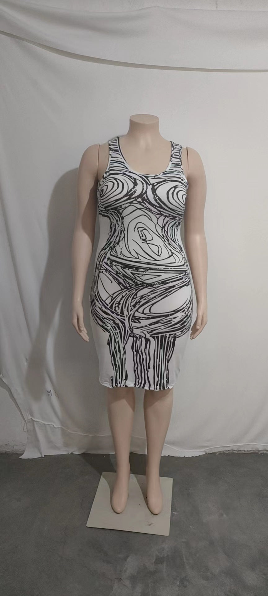 Summer Elements Positioning Print Plus Size Dress 4