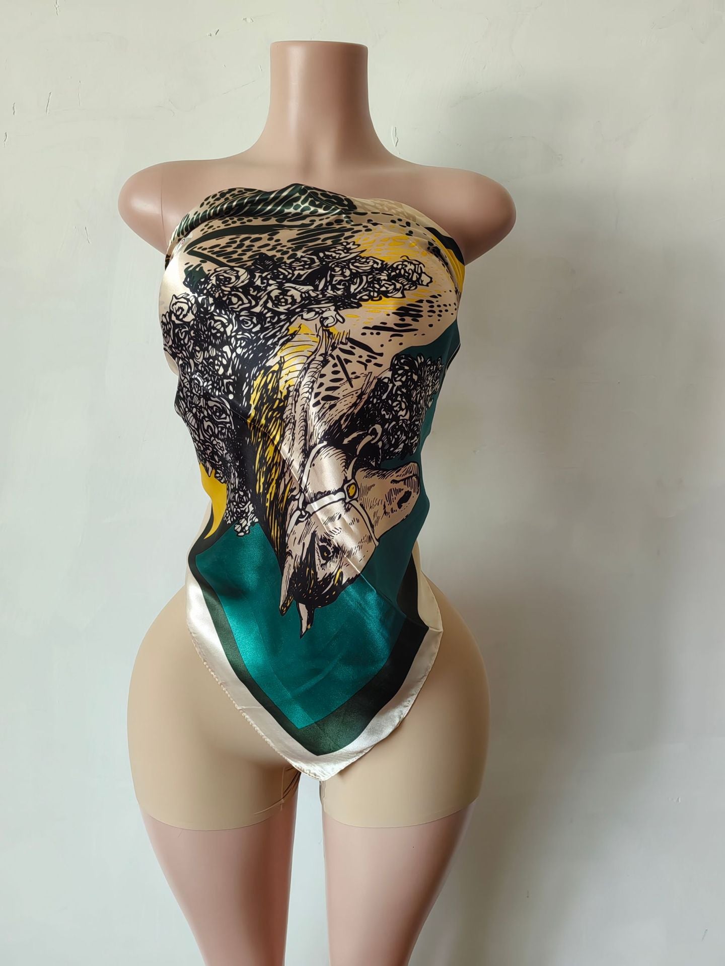 Fashionable Women's Print Sexy Strapless Two Piece Shorts Set 8