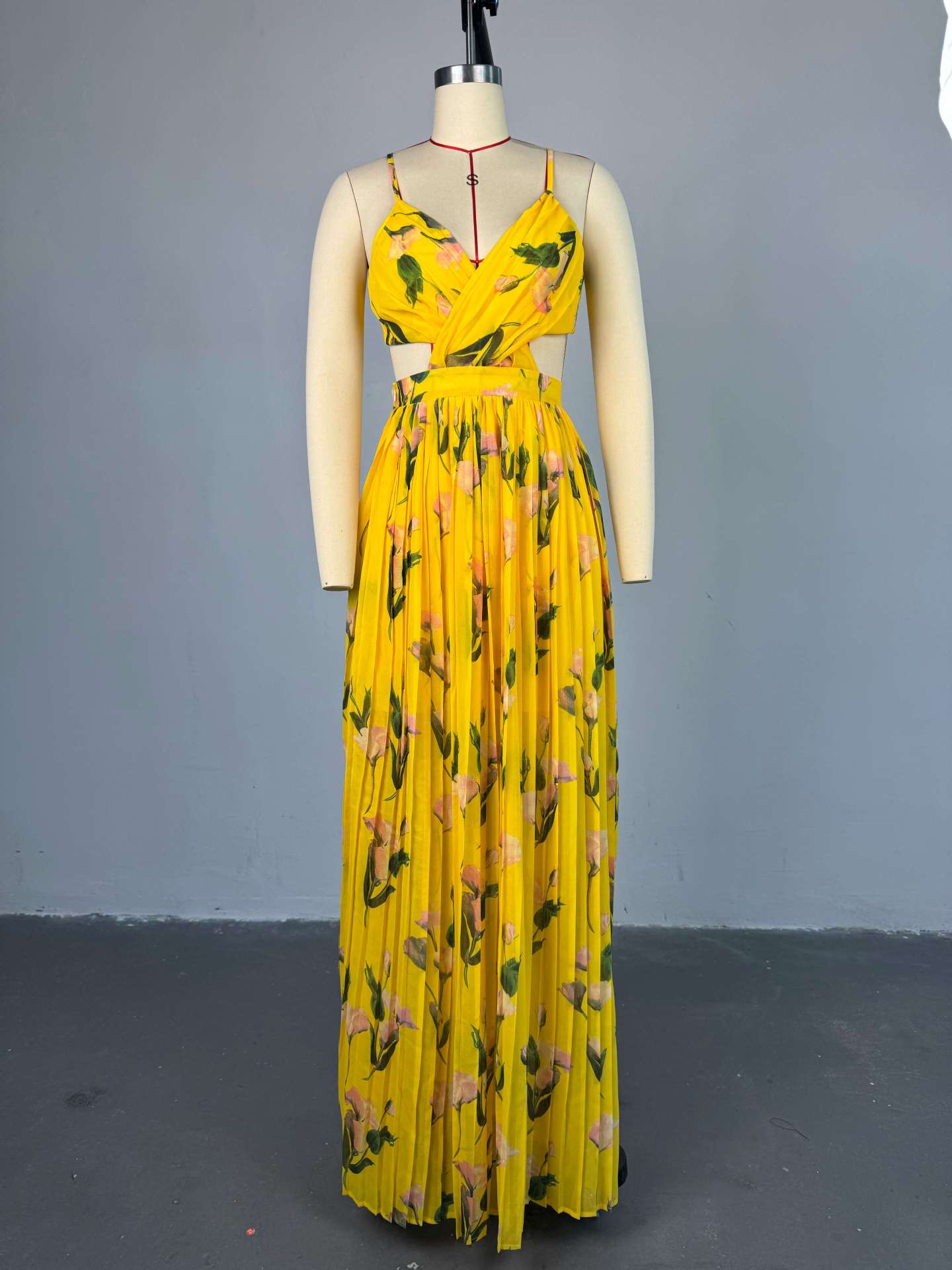 Women Summer Printed V-Neck Suspender Pleated Dress 3