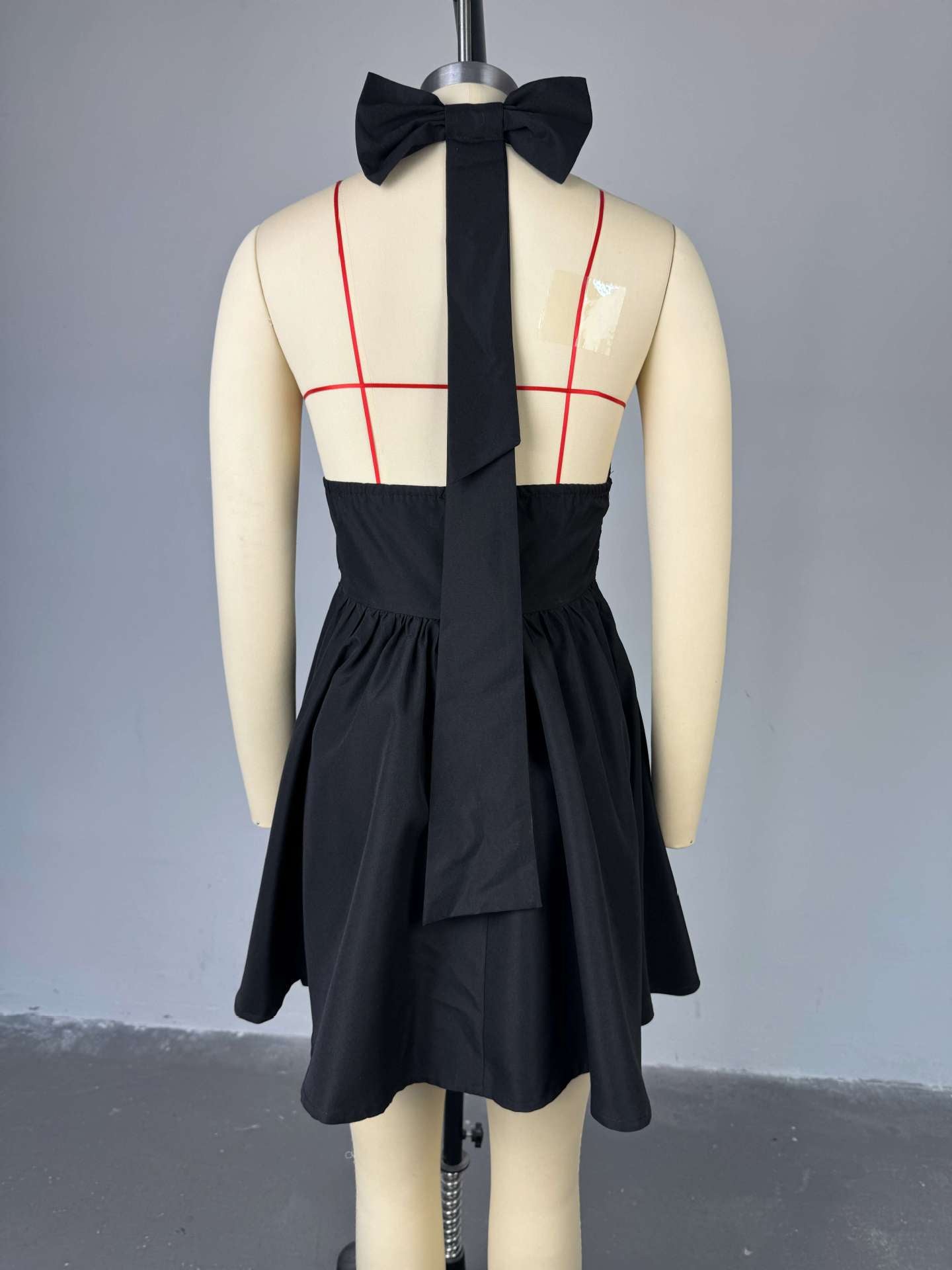 Summer Chic V-Neck Halter Tie Back A-line Midi Dress 3