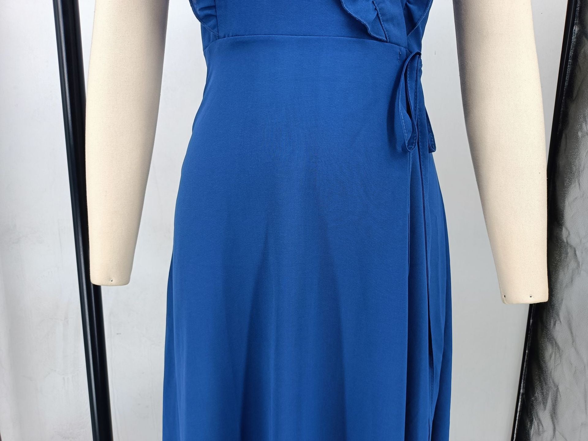 Women solid sleeveless V-neck Ruffle Edge dress 12