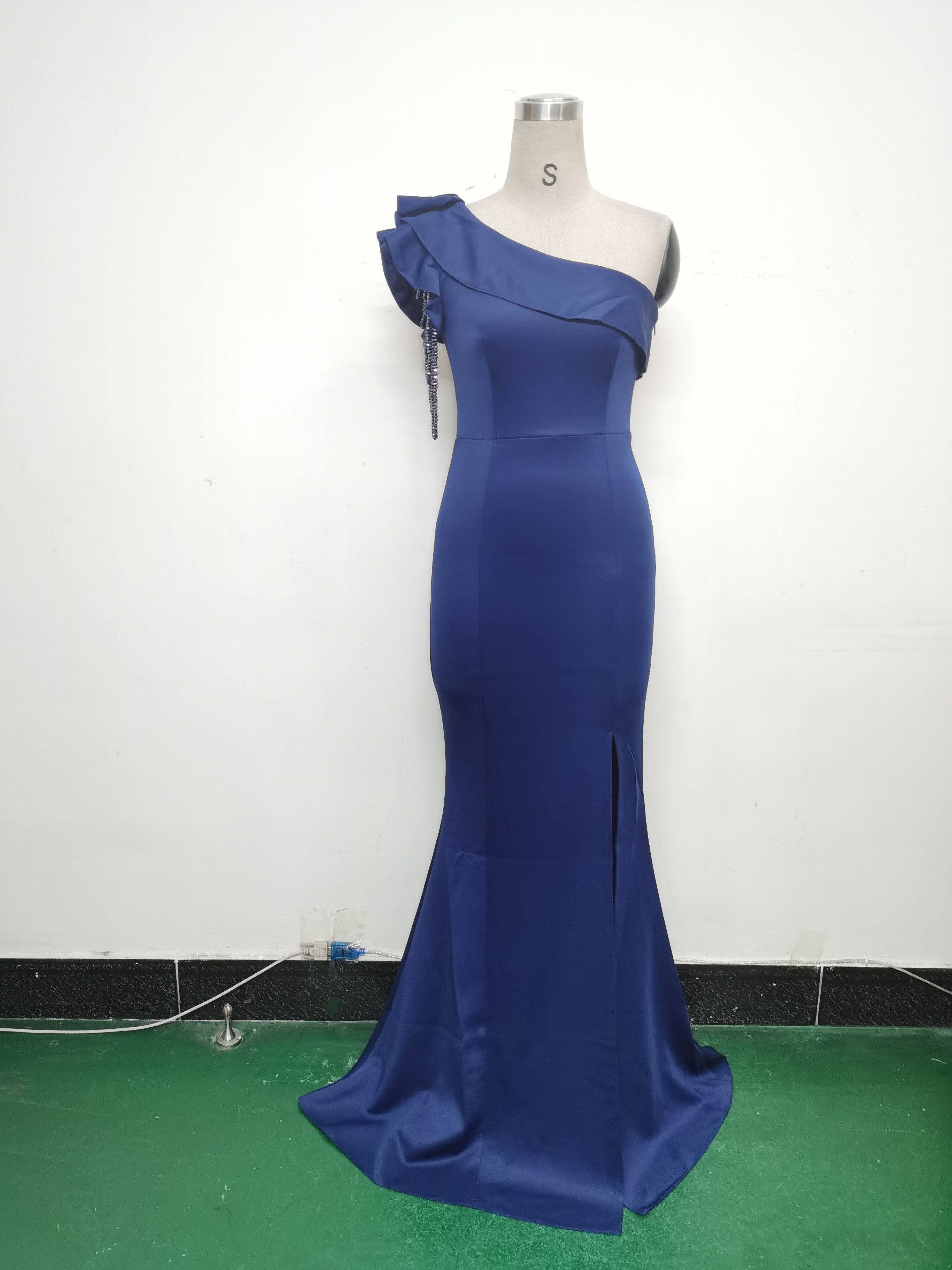 Women Beaded One-shoulder Slash Shoulder Evening Dress 21